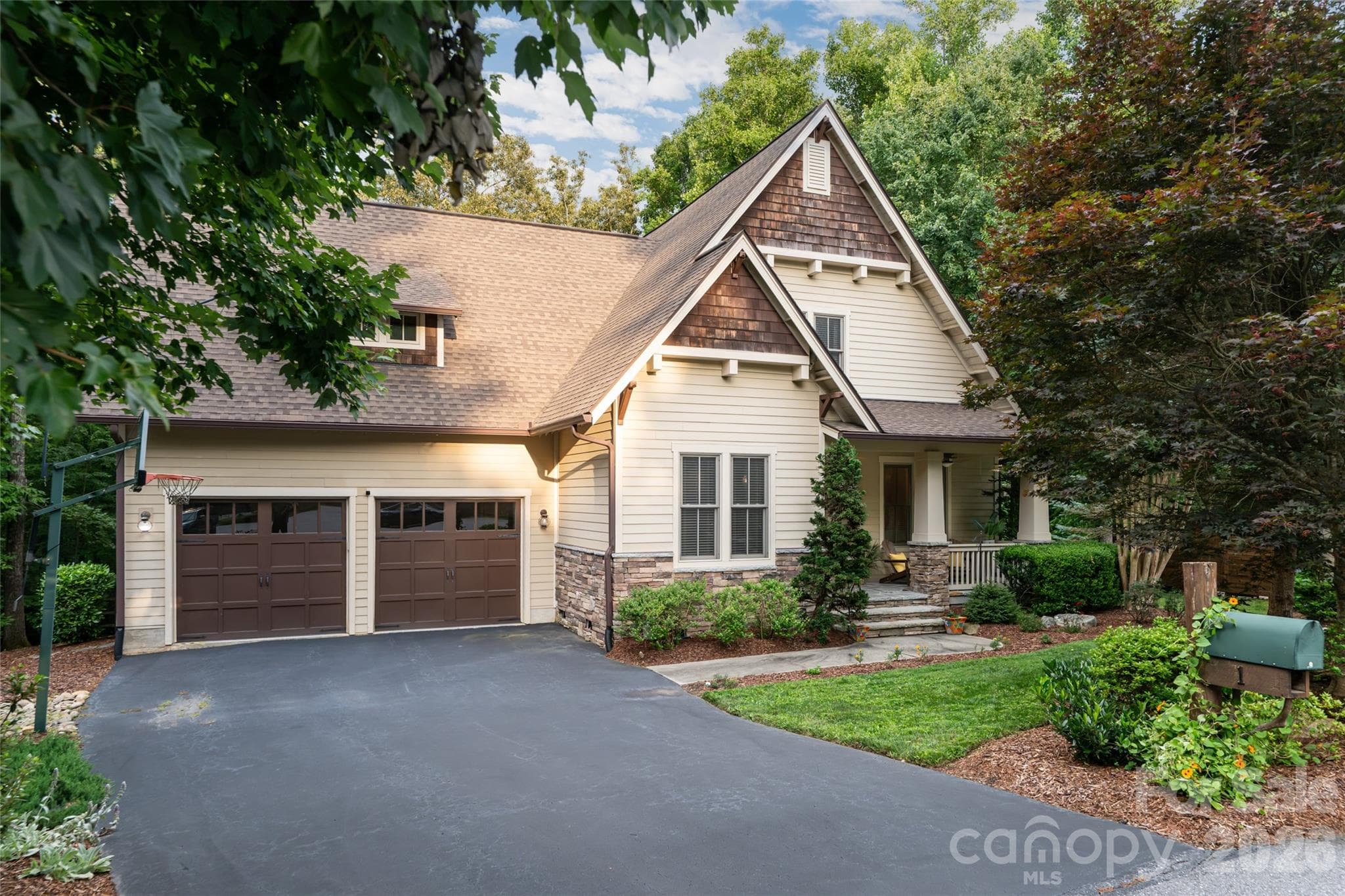 Single Family Residence at 1 East Owl Creek Lane, Fairview, photo 2 of 40
