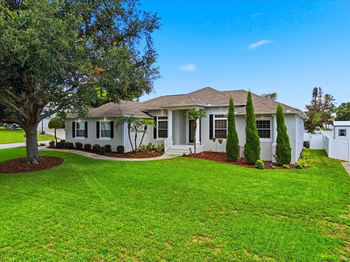 Single Family Residence at 5618 SUMMERLAND HILLS DR, LAKELAND, photo 2 of 63