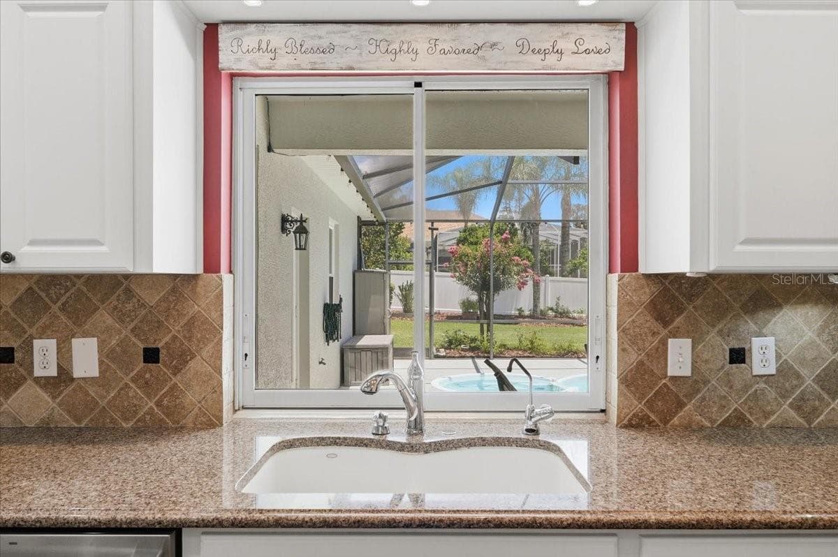 Single Family Residence at 5618 SUMMERLAND HILLS DR, LAKELAND, photo 14 of 63