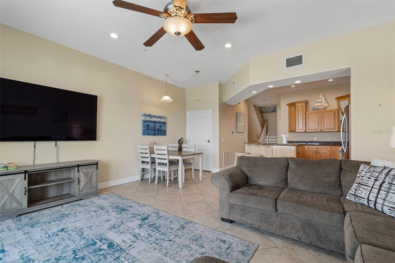Living Room - 620 BAYWAY BLVD #5, CLEARWATER BEACH