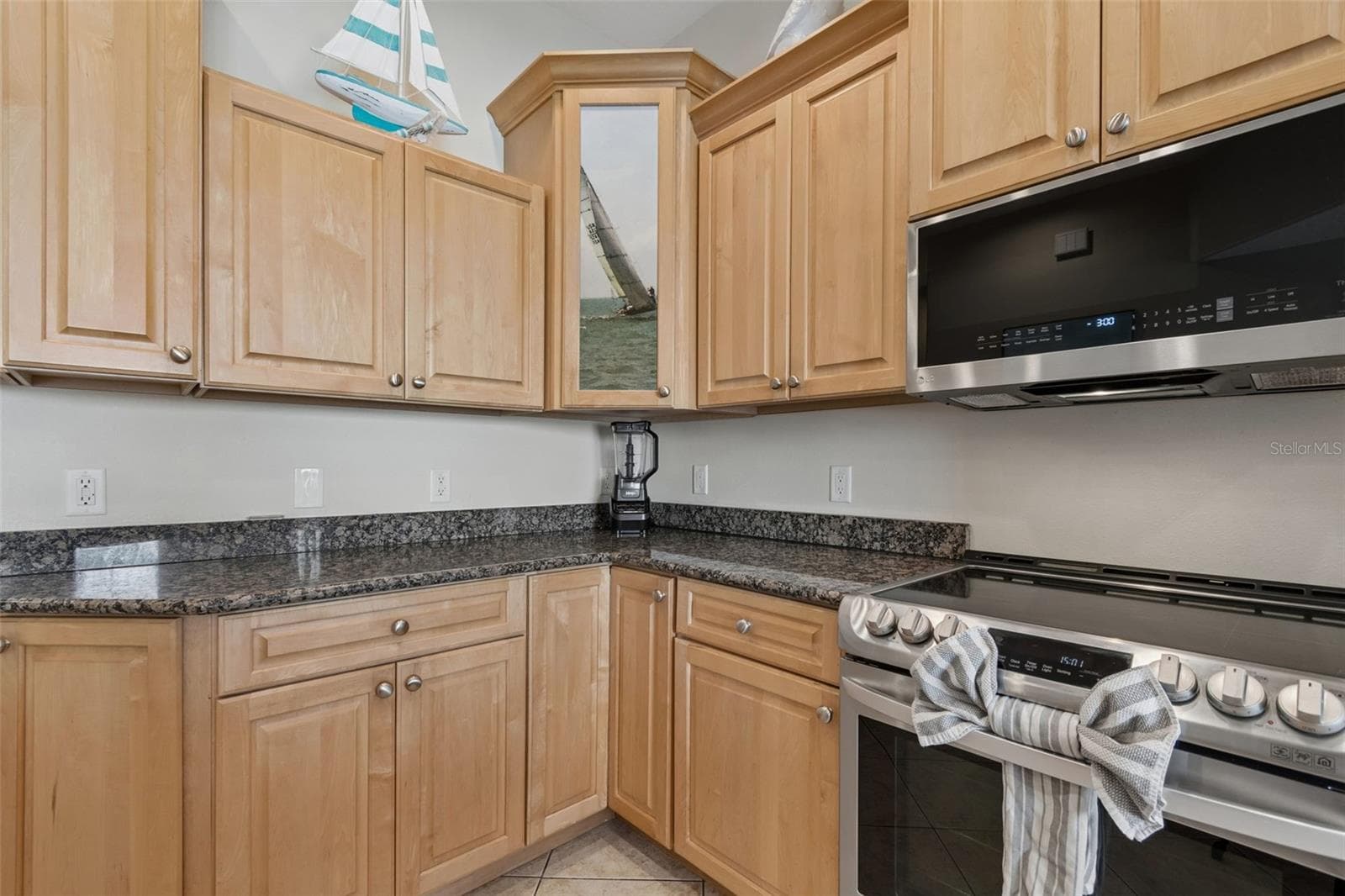 Kitchen w/Induction oven - 620 BAYWAY BLVD #5, CLEARWATER BEACH