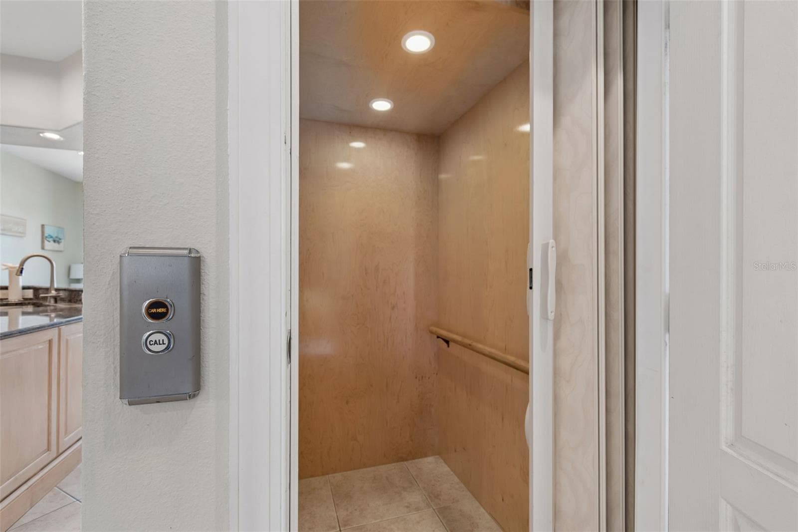 Private 3-stop elevator - 620 BAYWAY BLVD #5, CLEARWATER BEACH