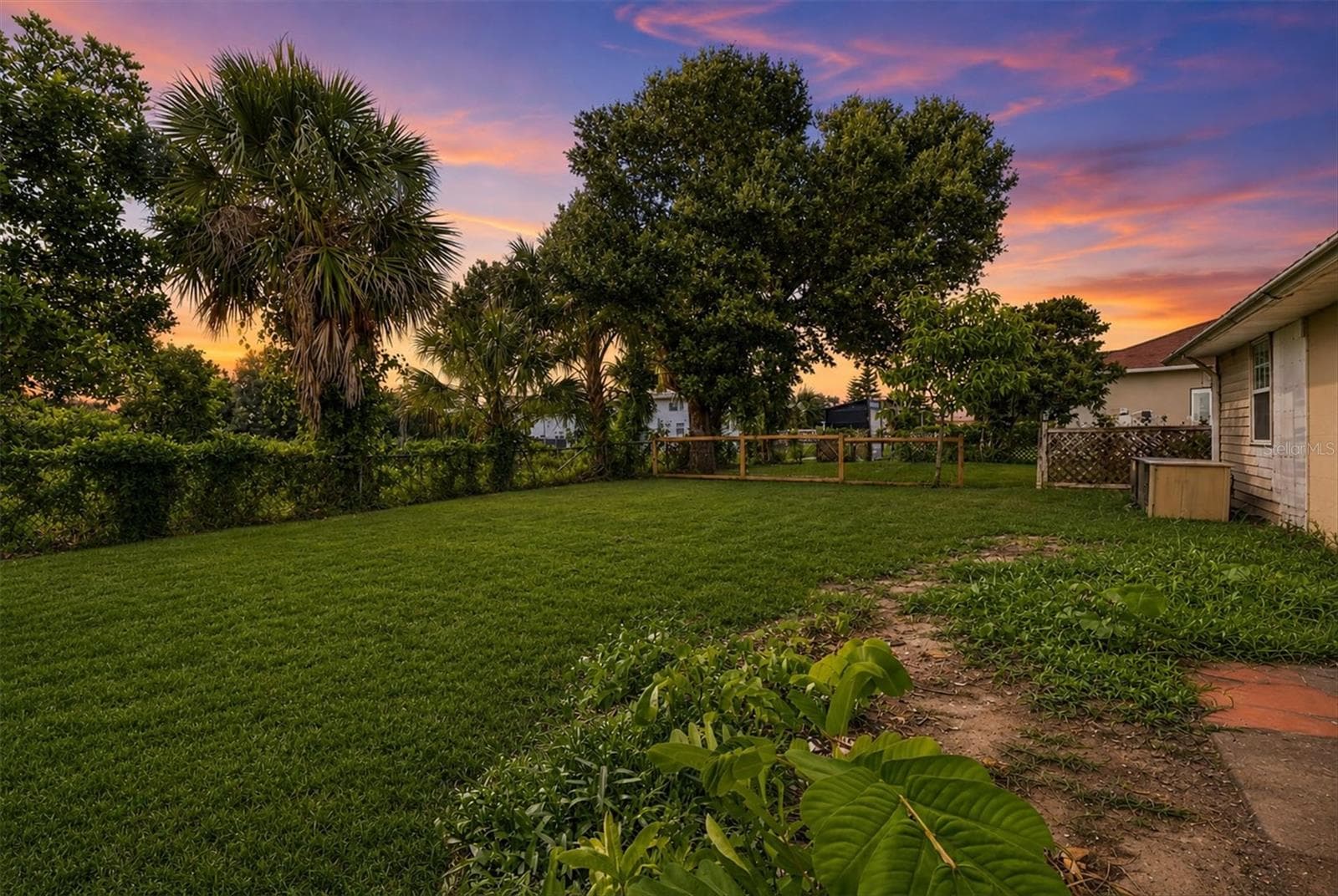 Triplex at 200 ORDUNA DR, NORTH PORT, photo 5 of 38