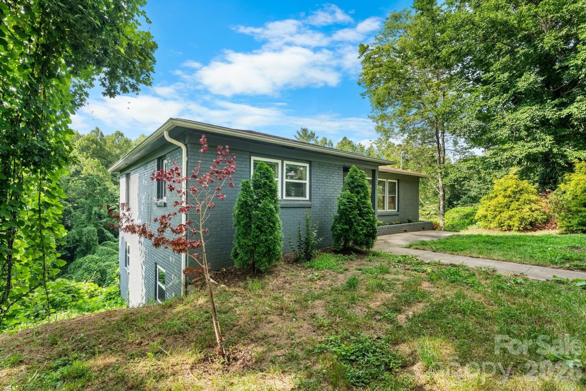 Single Family Residence at 422 Arlington Circle NW, Lenoir, photo 3 of 23