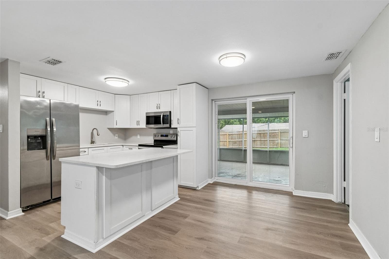 Single Family Residence at 1124 JADEWOOD AVE, CLEARWATER, photo 10 of 45