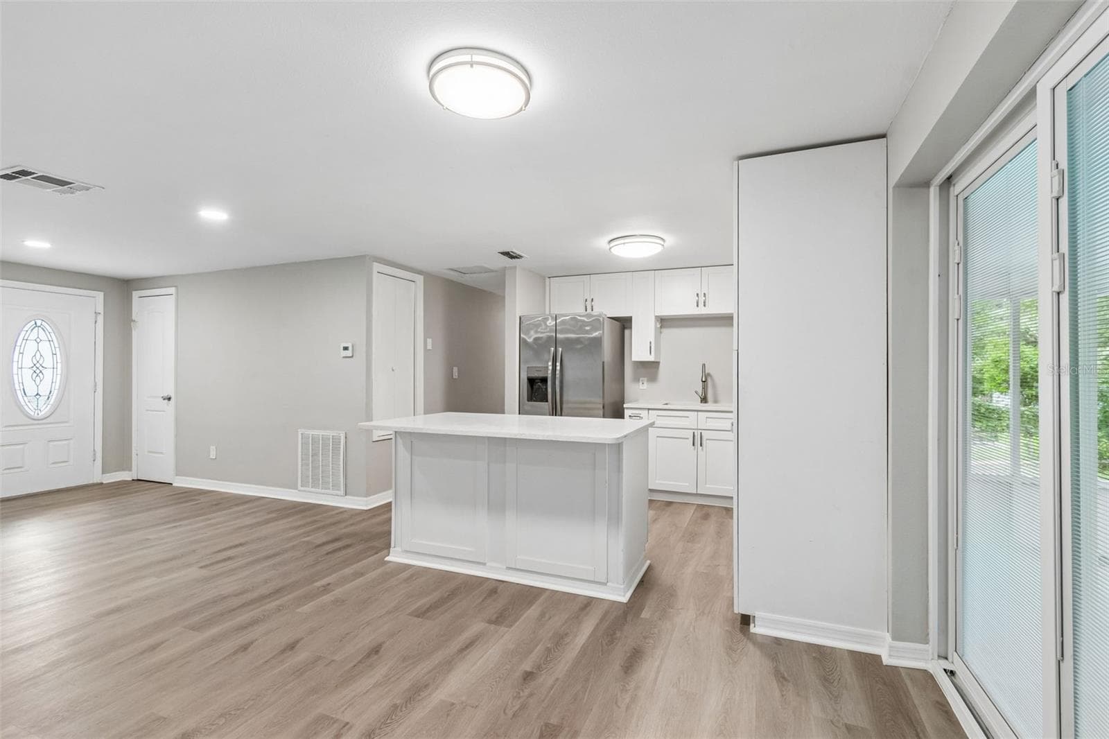 Single Family Residence at 1124 JADEWOOD AVE, CLEARWATER, photo 11 of 45