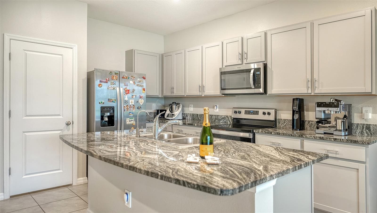 Townhouse at 8777 MILESTONE DR, SARASOTA, photo 17 of 58