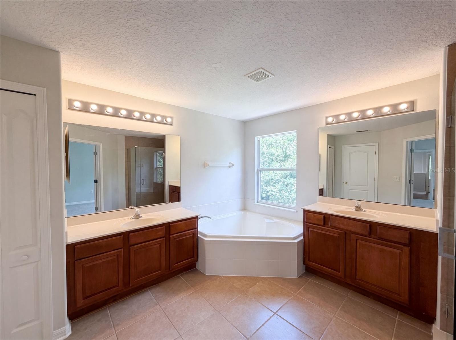 Single Family Residence at 12706 GROVEHURST AVE, WINTER GARDEN, photo 10 of 37