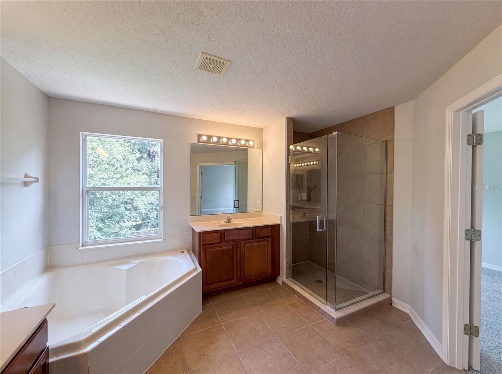 Single Family Residence at 12706 GROVEHURST AVE, WINTER GARDEN, photo 11 of 37