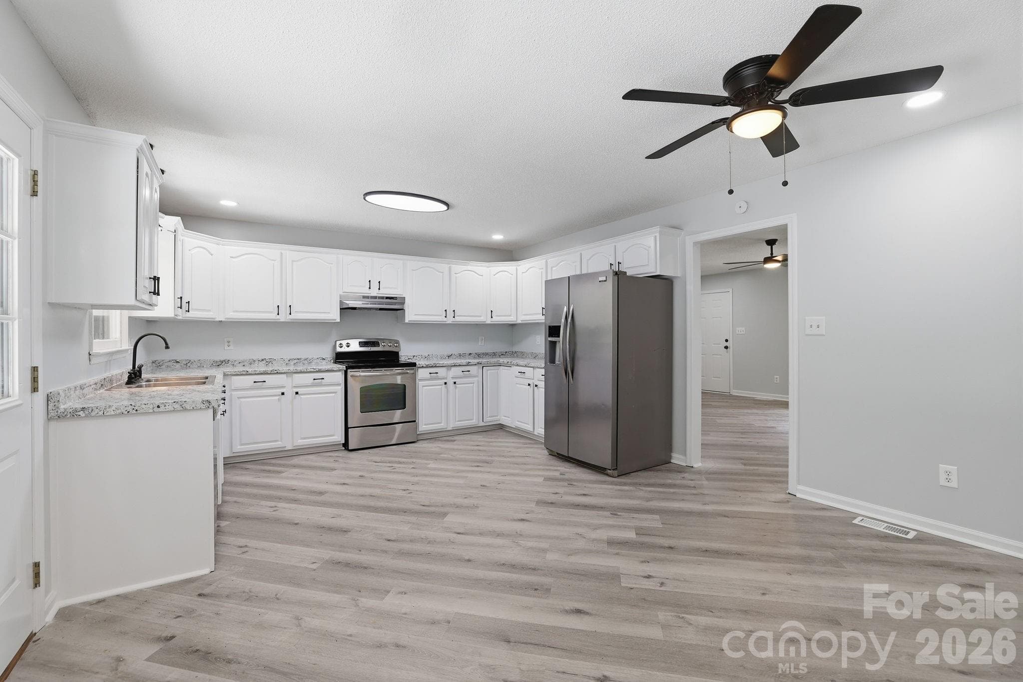 Kitchen - 1801 Bridgewood Drive, Lancaster