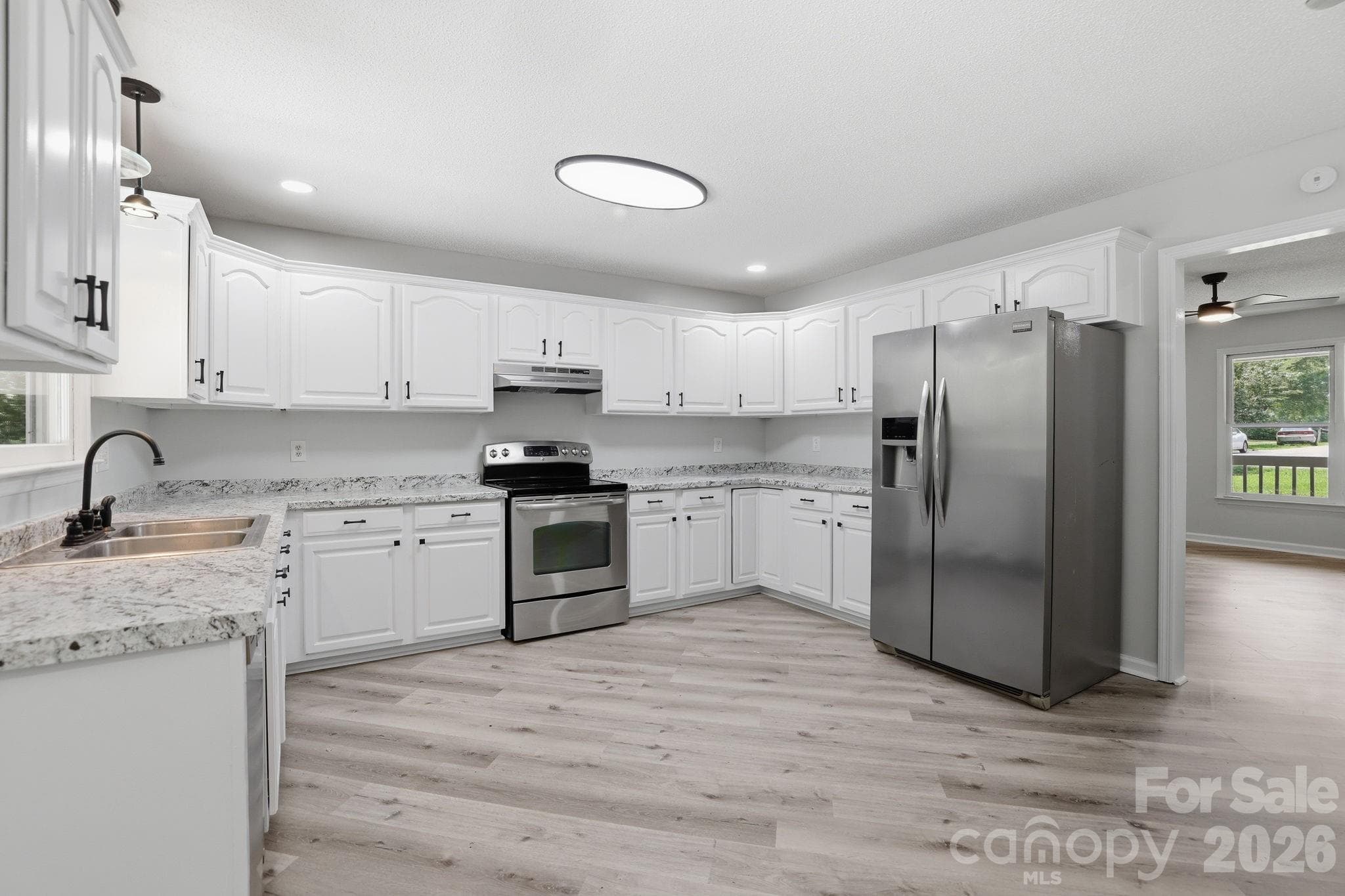 Kitchen - 1801 Bridgewood Drive, Lancaster