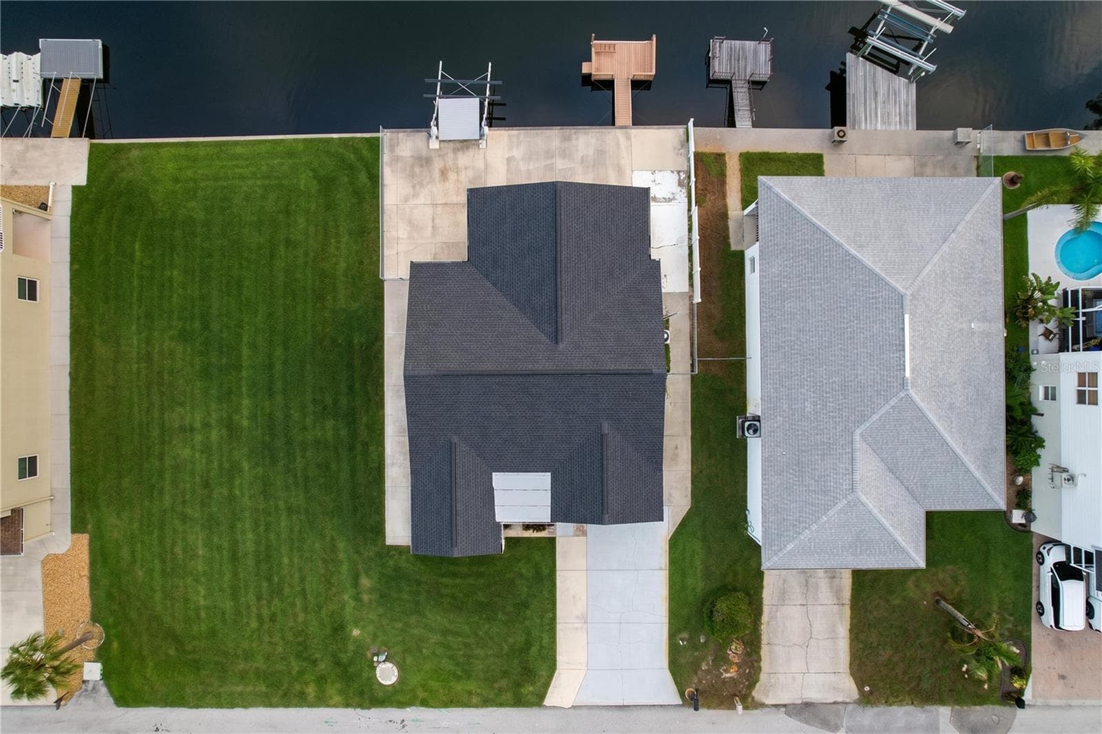 On the water with boat lift and dock! - 7401 ISLANDER LN, HUDSON