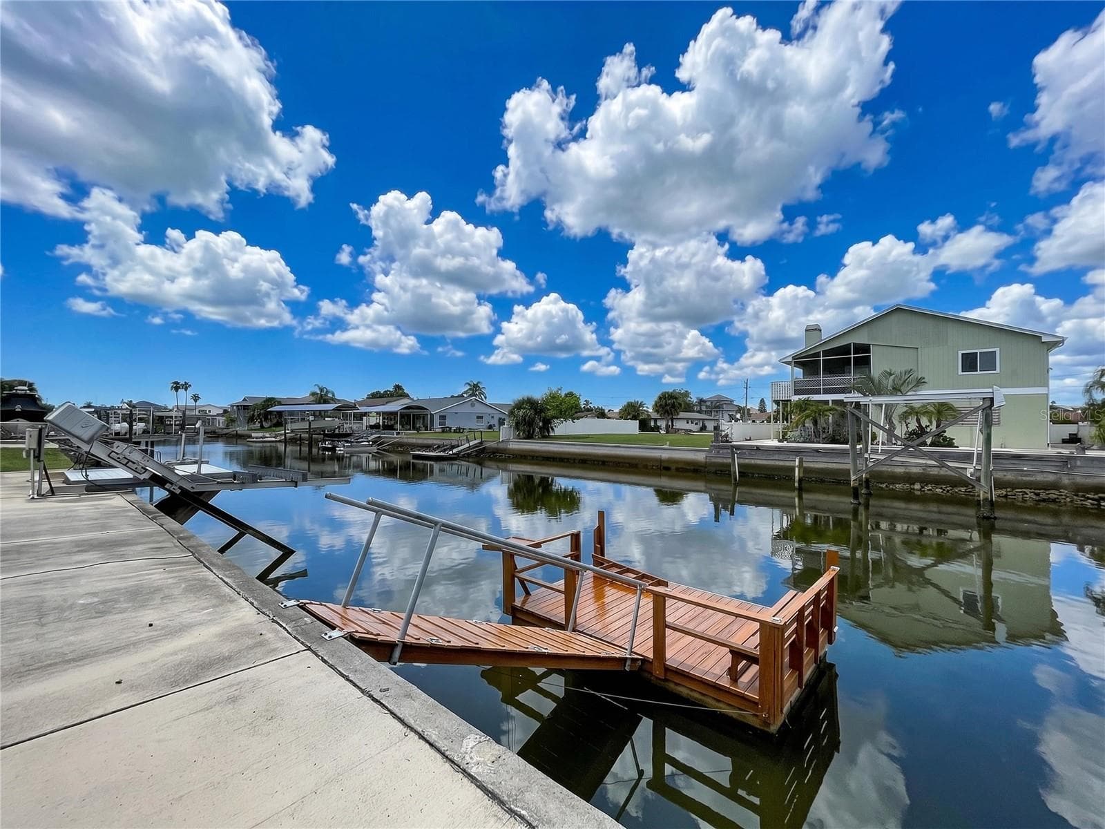 Florida living at its finest! - 7401 ISLANDER LN, HUDSON