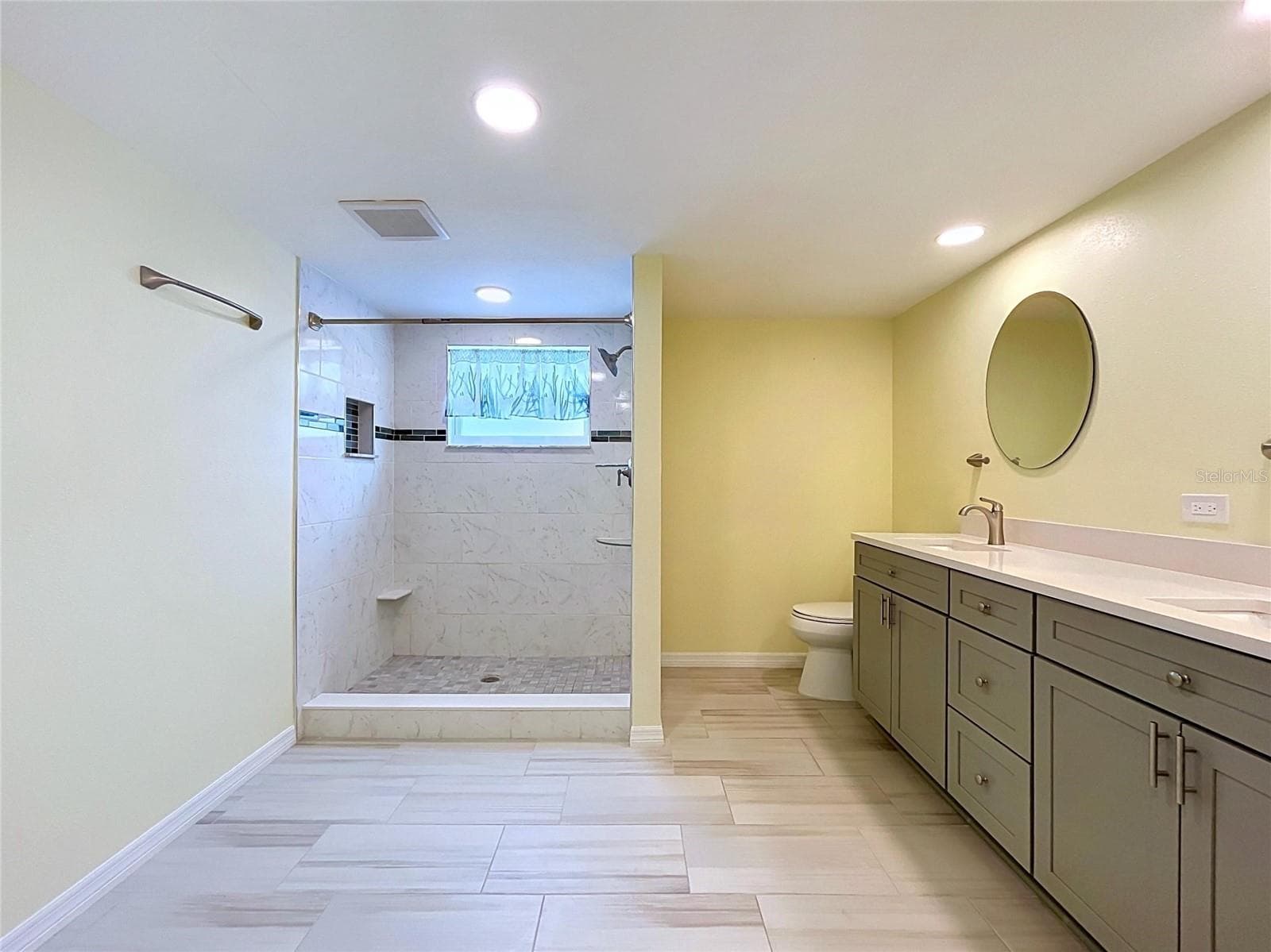 Massive en suite bathroom! - 7401 ISLANDER LN, HUDSON