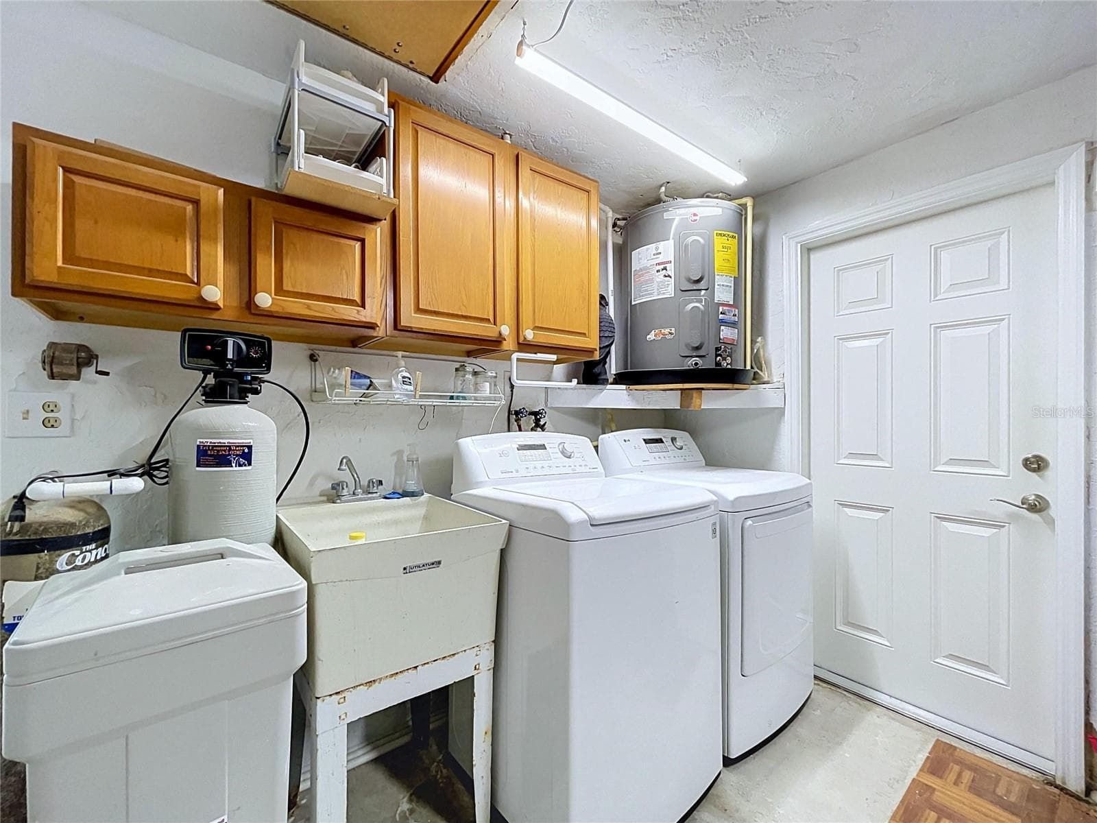 Inside Laundry - 7401 ISLANDER LN, HUDSON