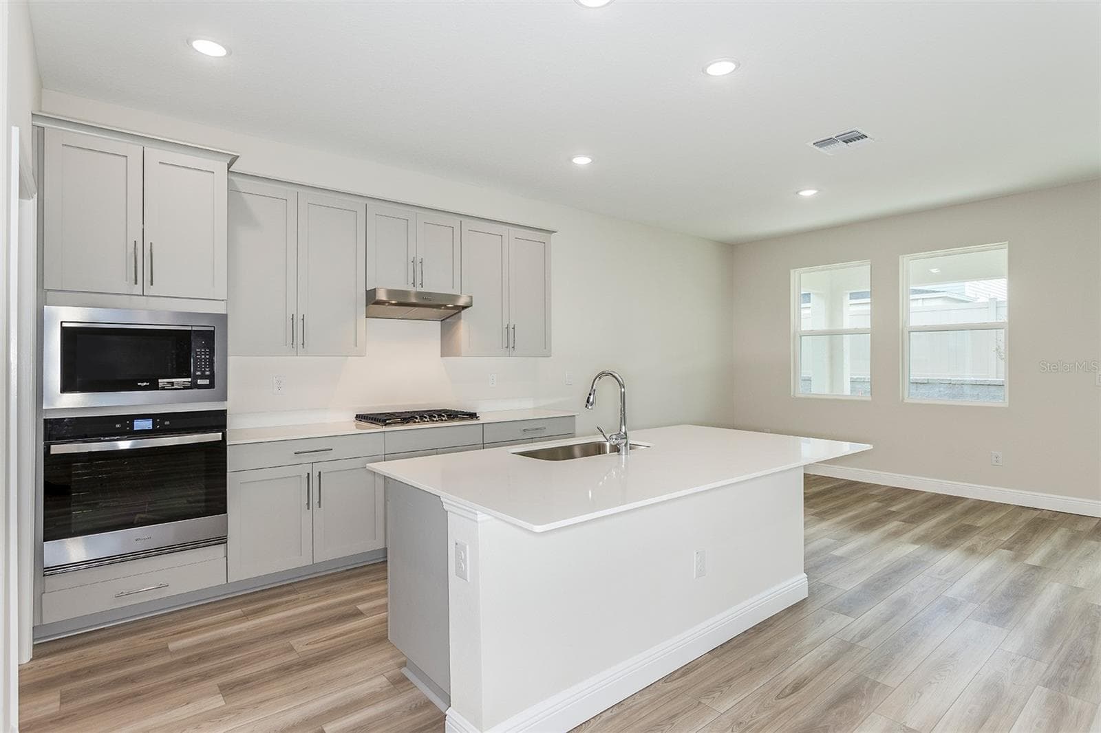 Single Family Residence at 33437 TWILIGHT SEA PL, DADE CITY, photo 2 of 32