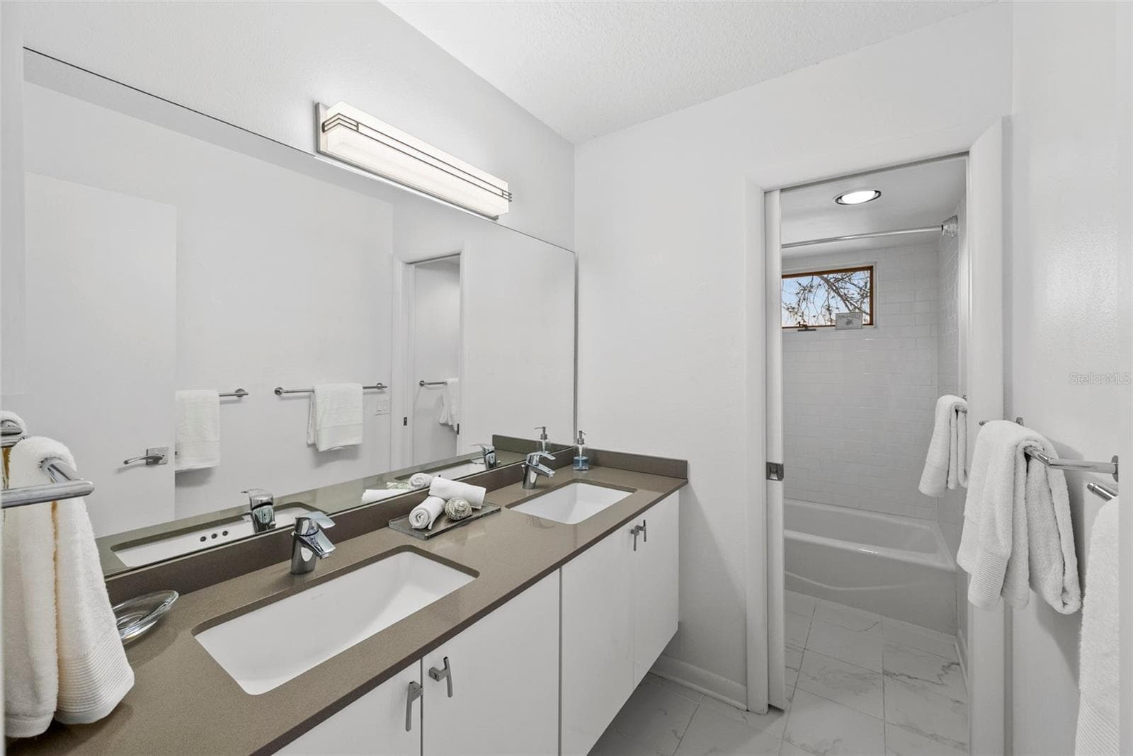 Guest Bath with Double Vanity - 1304 PASS A GRILLE WAY, ST PETE BEACH