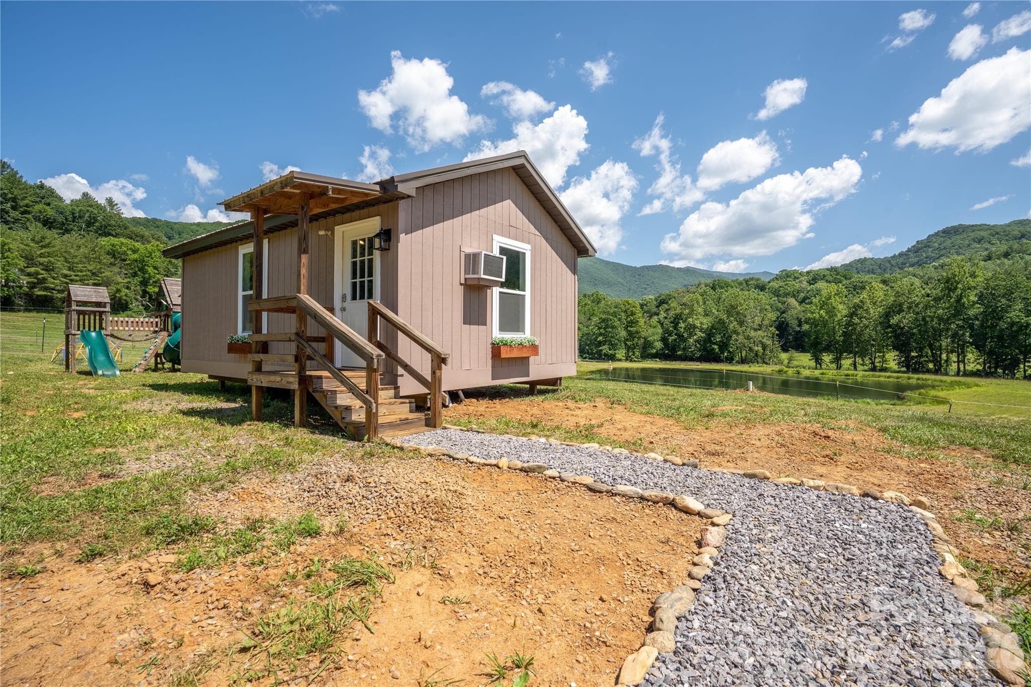 16x24 Schoolhouse, Office, Studio or Guest Retreat - 793 State Highway 197 South, Burnsville