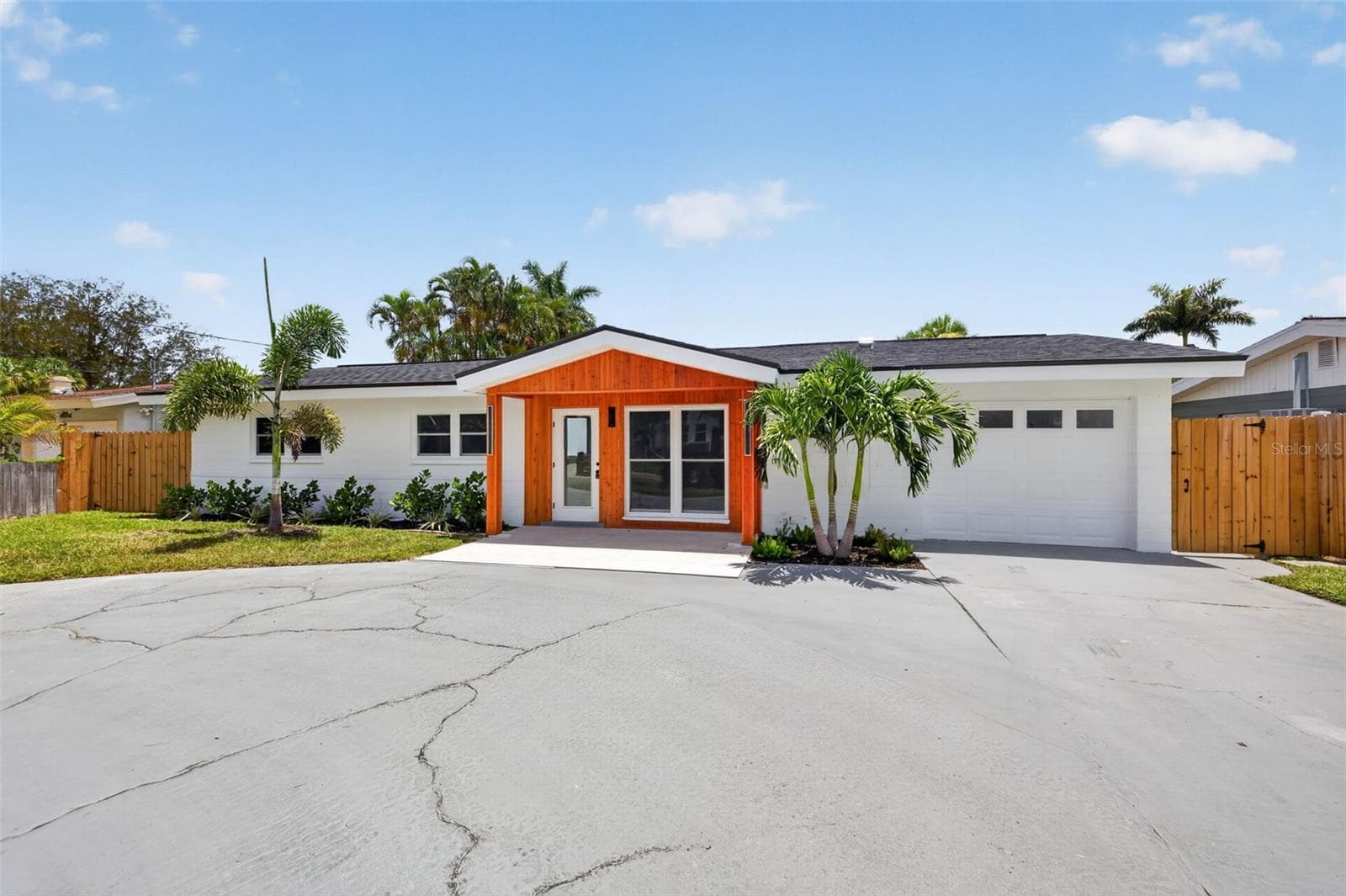 Single Family Residence at 1524 CARSON CIR NE, ST PETERSBURG, photo 2 of 38