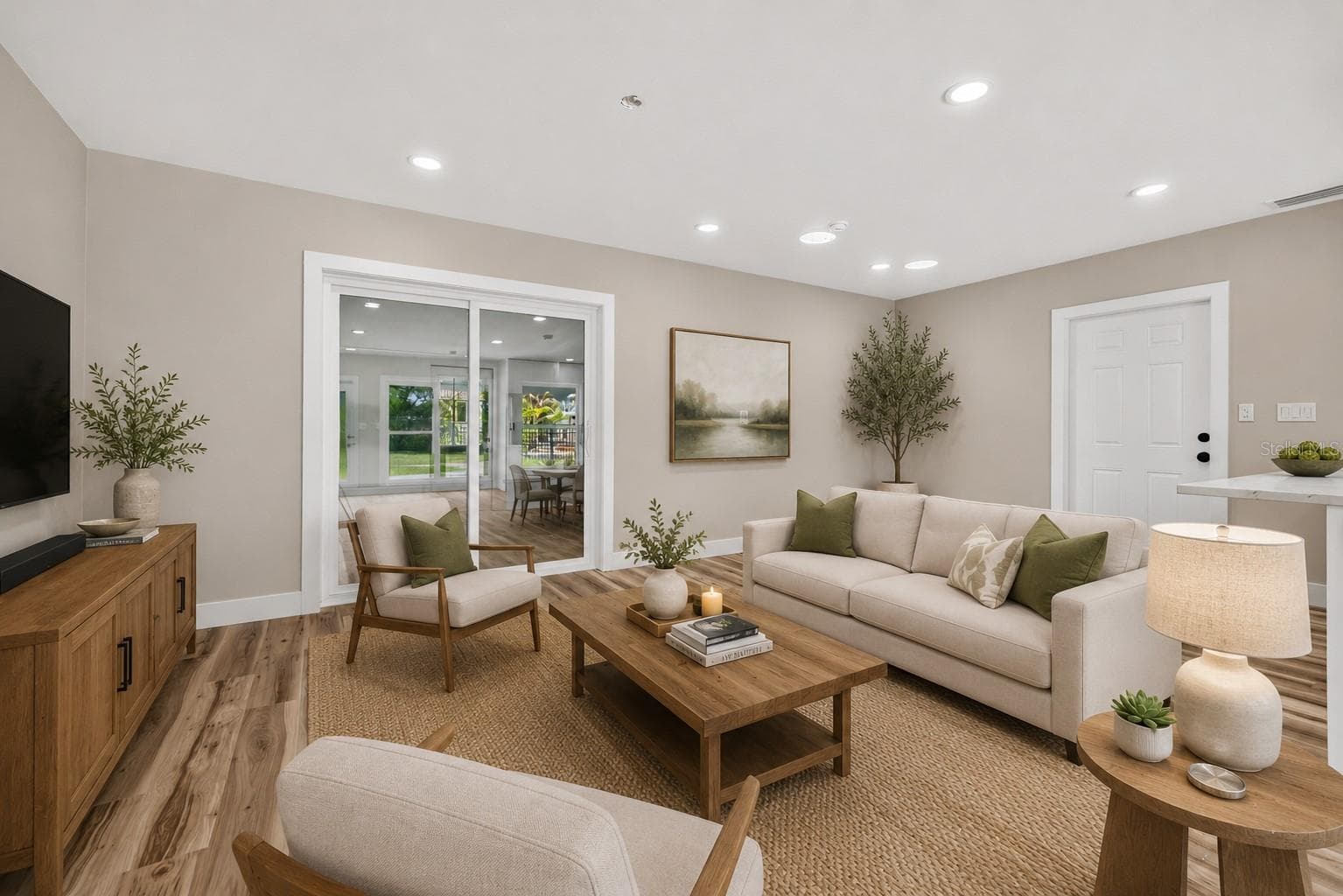 Single Family Residence at 1524 CARSON CIR NE, ST PETERSBURG, photo 4 of 38