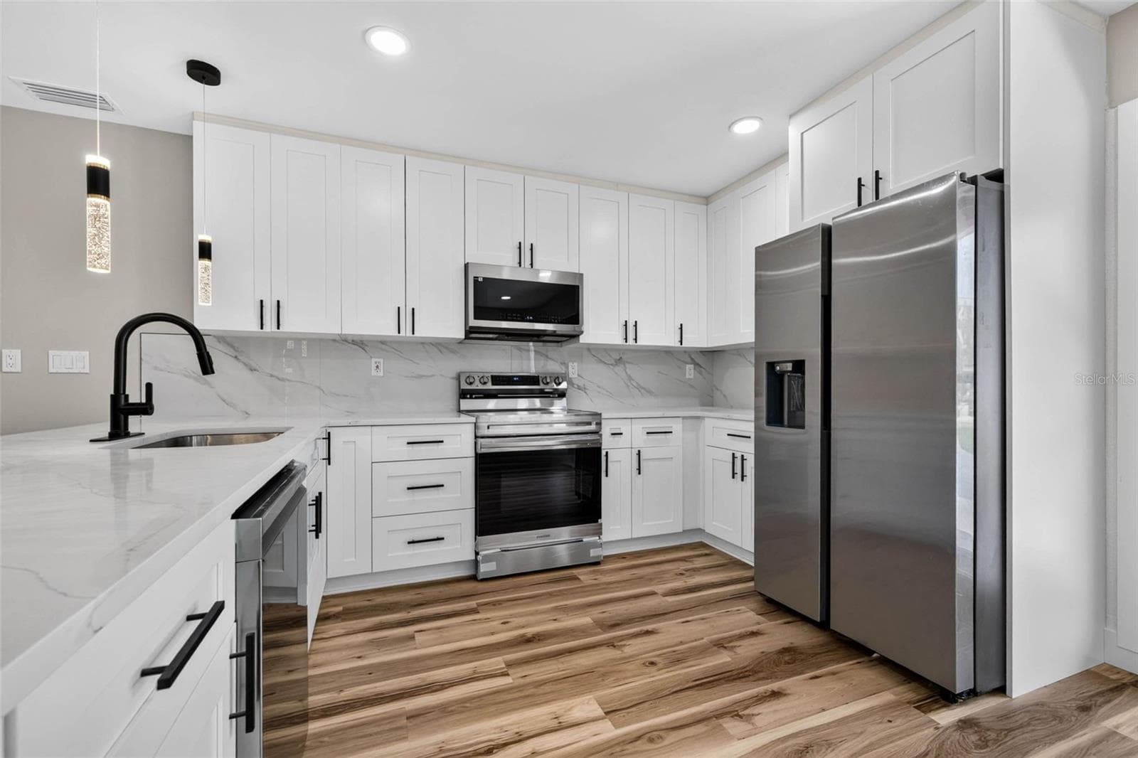 Single Family Residence at 1524 CARSON CIR NE, ST PETERSBURG, photo 8 of 38