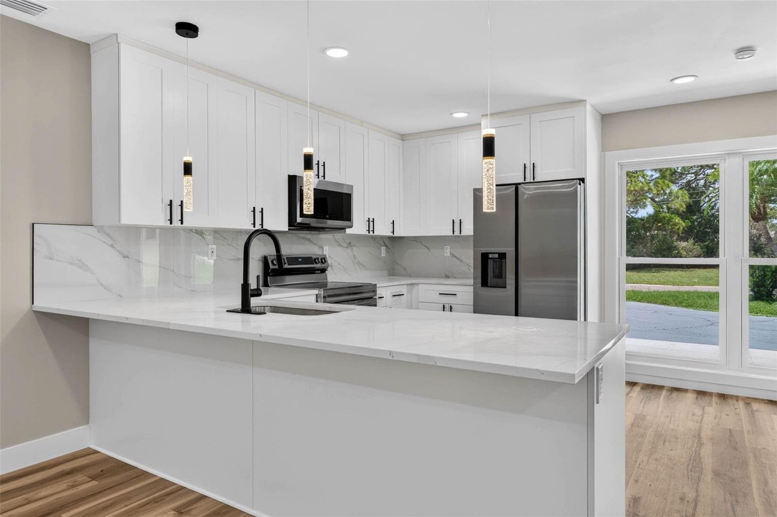 Single Family Residence at 1524 CARSON CIR NE, ST PETERSBURG, photo 11 of 38