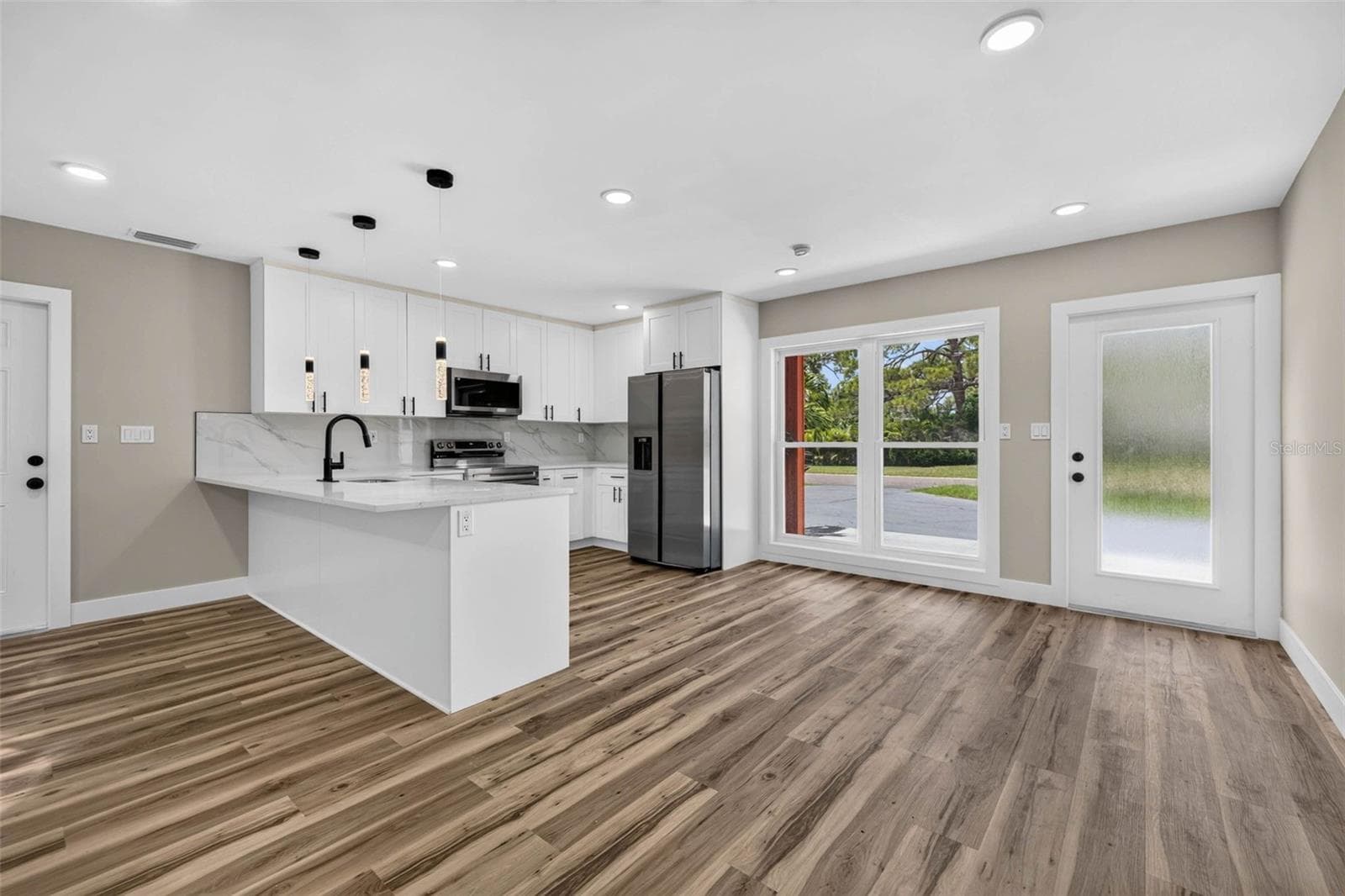 Single Family Residence at 1524 CARSON CIR NE, ST PETERSBURG, photo 13 of 38
