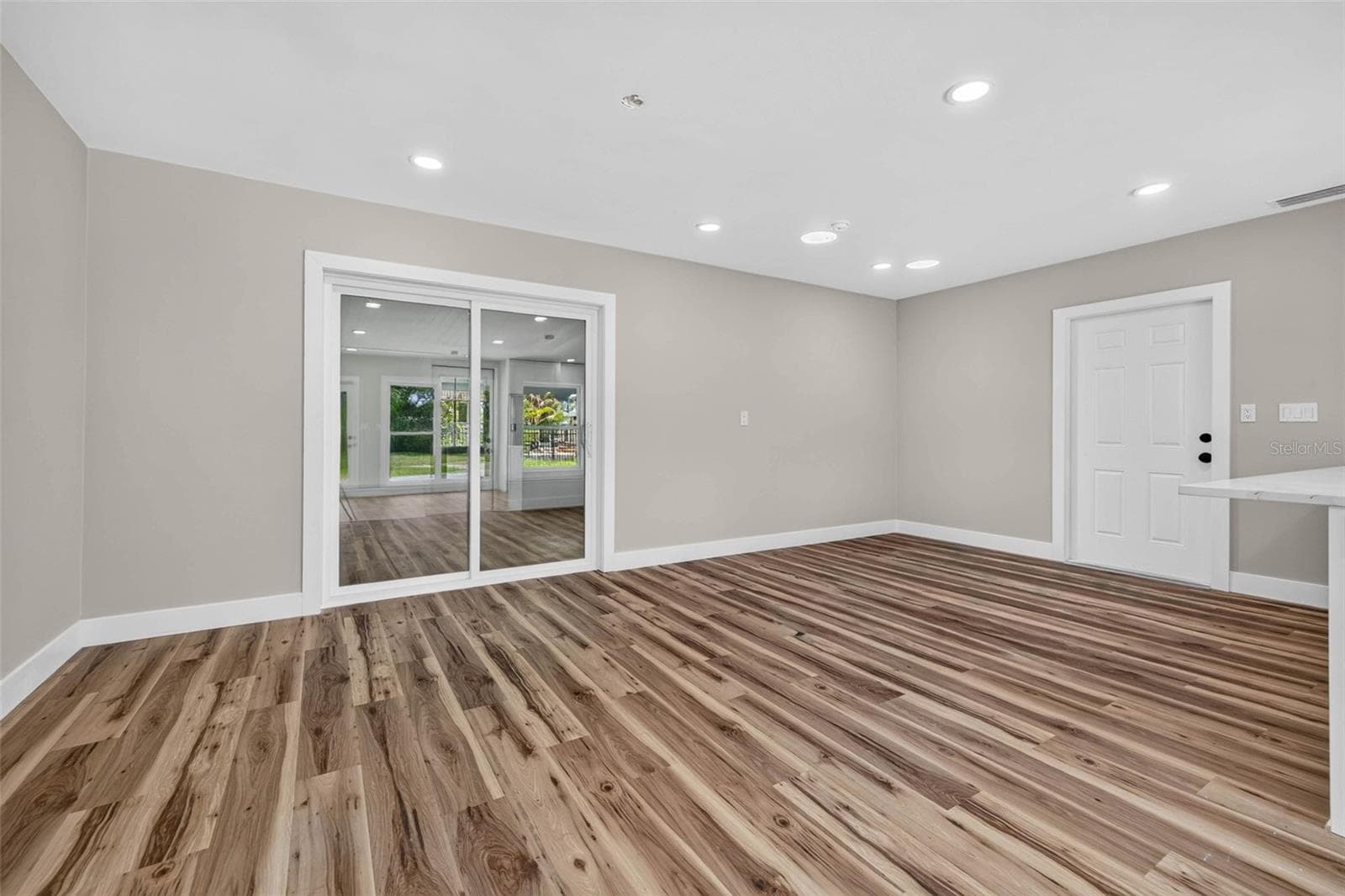Single Family Residence at 1524 CARSON CIR NE, ST PETERSBURG, photo 14 of 38