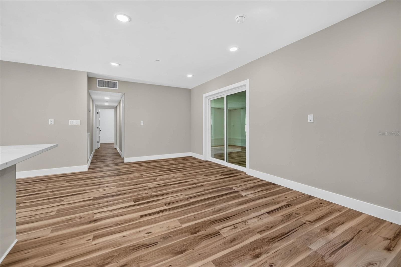 Single Family Residence at 1524 CARSON CIR NE, ST PETERSBURG, photo 16 of 38