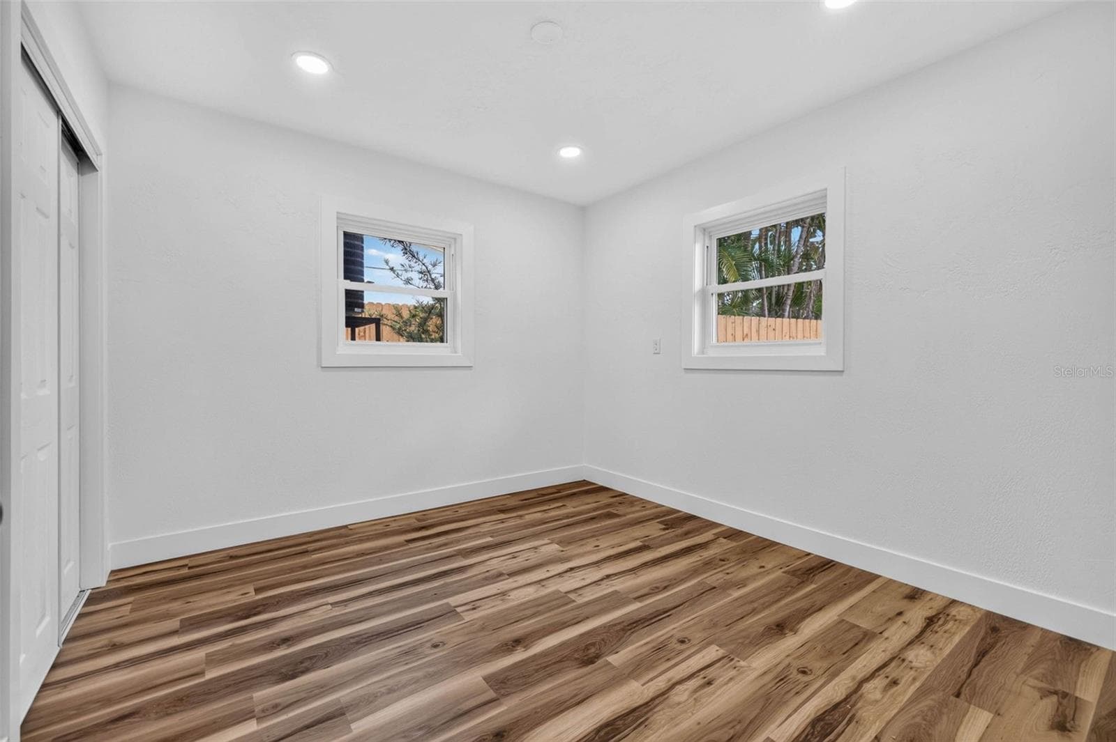Single Family Residence at 1524 CARSON CIR NE, ST PETERSBURG, photo 20 of 38