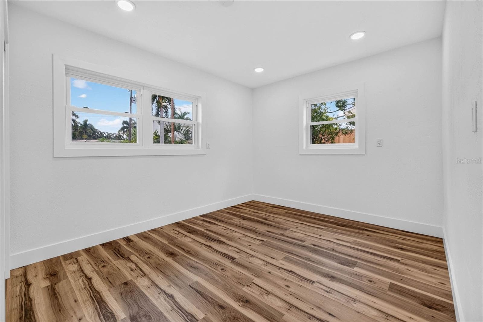 Single Family Residence at 1524 CARSON CIR NE, ST PETERSBURG, photo 21 of 38