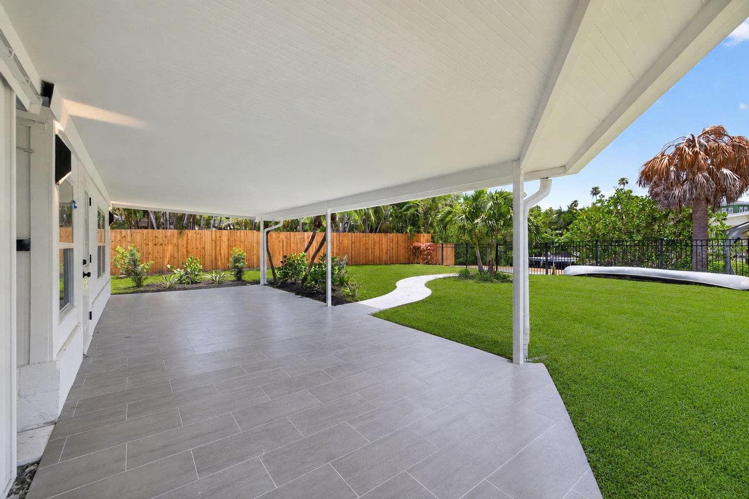Single Family Residence at 1524 CARSON CIR NE, ST PETERSBURG, photo 26 of 38