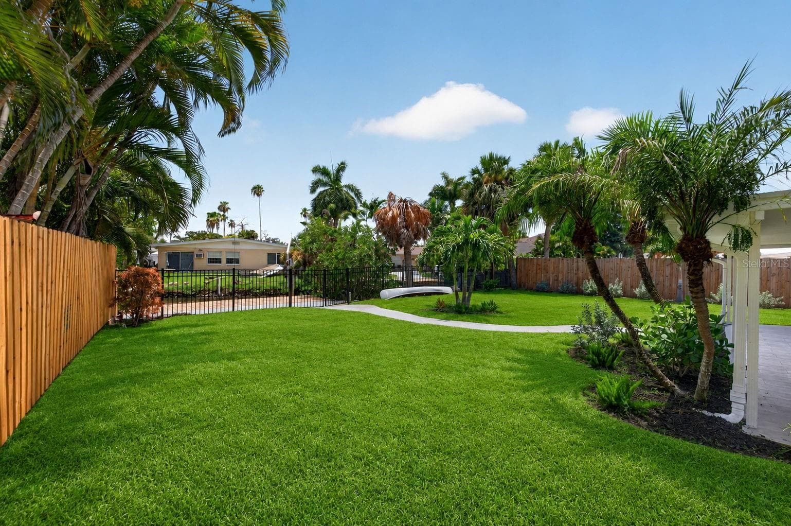Single Family Residence at 1524 CARSON CIR NE, ST PETERSBURG, photo 27 of 38