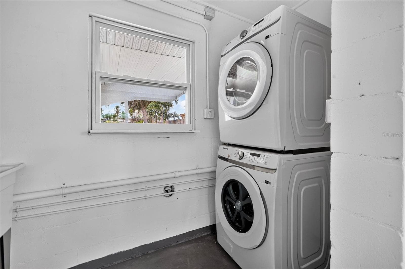 Single Family Residence at 1524 CARSON CIR NE, ST PETERSBURG, photo 37 of 38