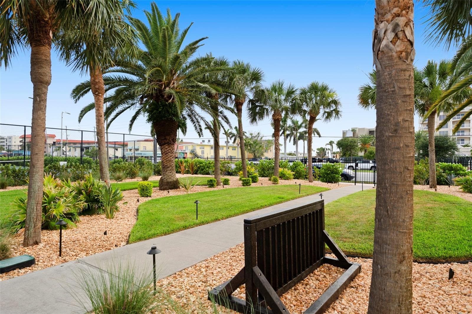 Community dog-run with 4 access security codes gates to gulf blvd and beach access walk way - 17717 GULF BLVD #604, REDINGTON SHORES