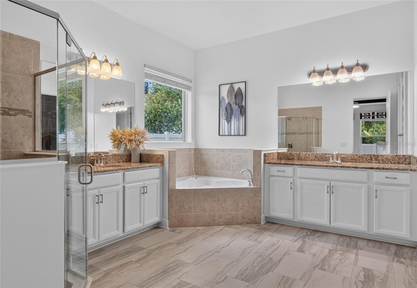 Well-appointed Primary Bath - 735 116TH CT NE, BRADENTON