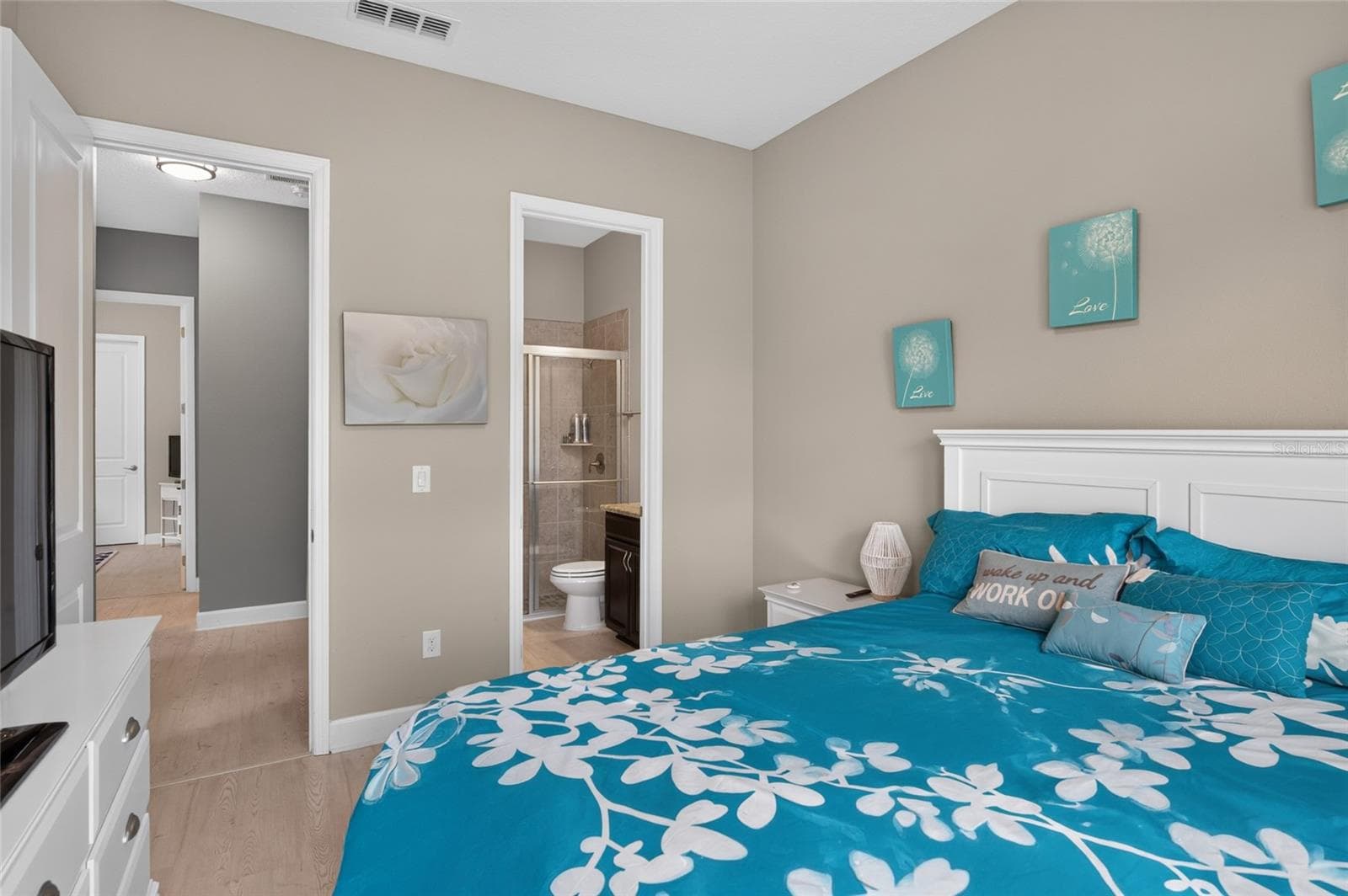 Bedroom #3 with walk-in closet and bath - 735 116TH CT NE, BRADENTON
