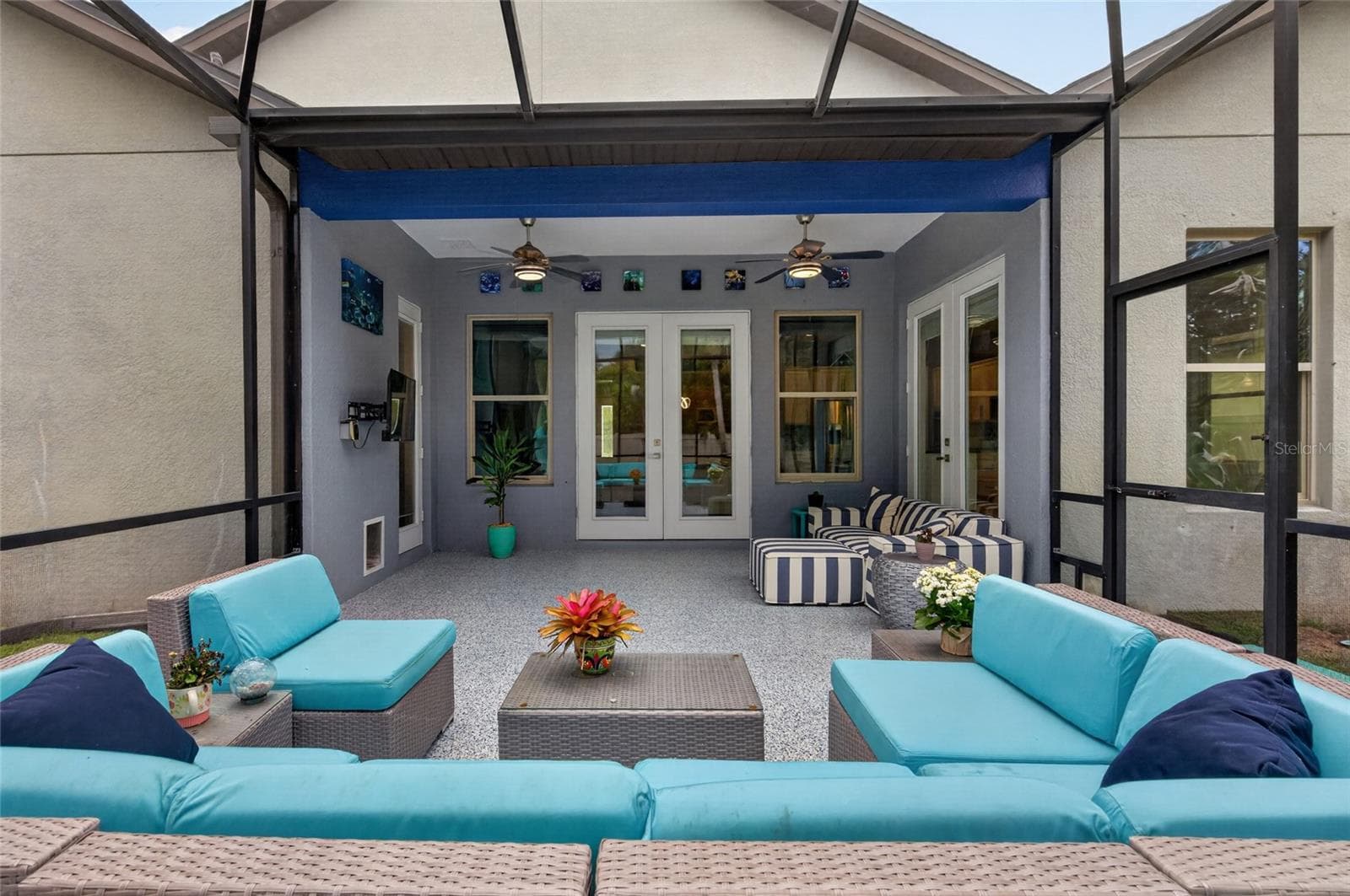 Lanai features both covered and open spaces - 735 116TH CT NE, BRADENTON