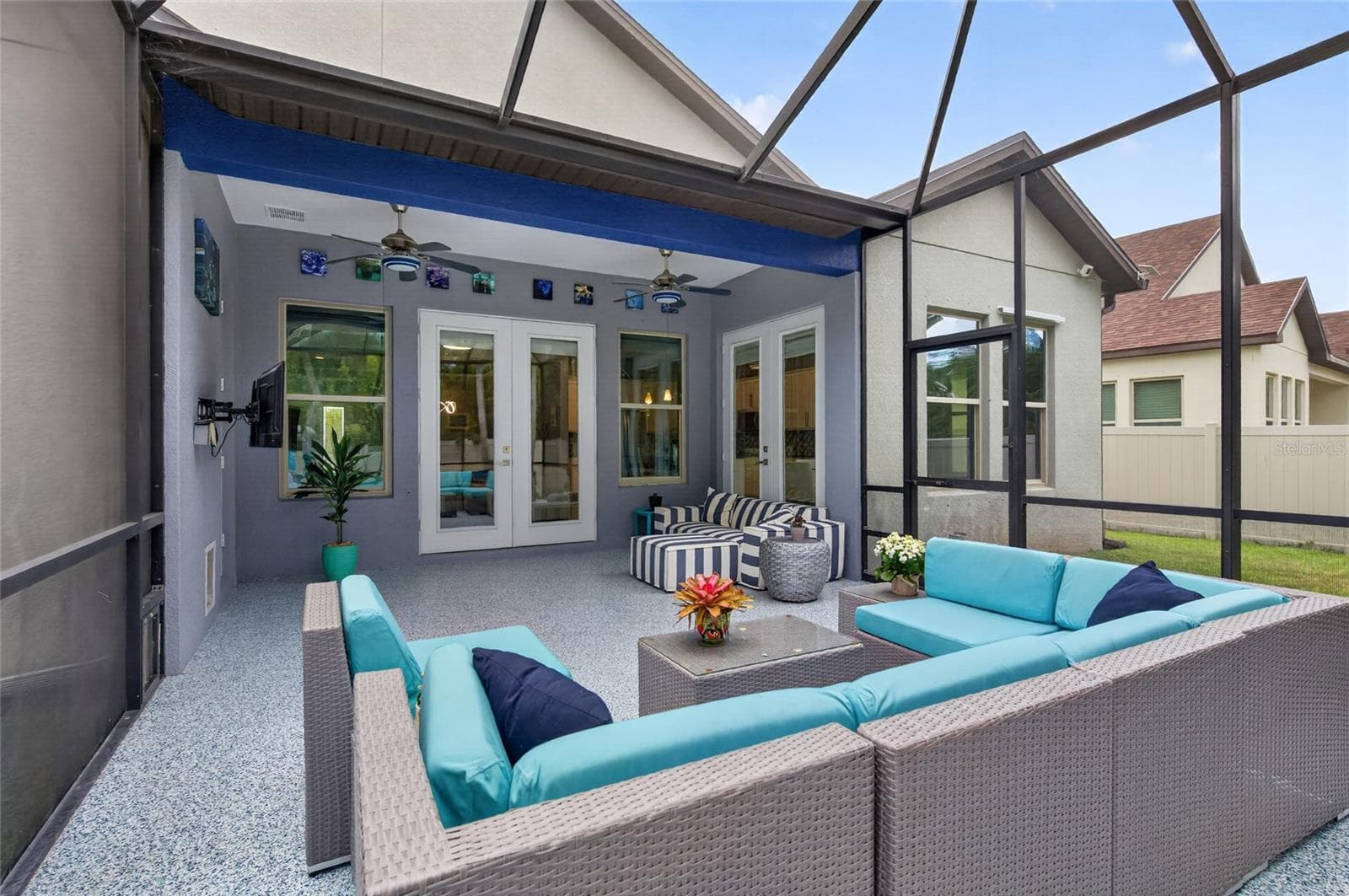Beautiful Lanai in fenced back yard - 735 116TH CT NE, BRADENTON