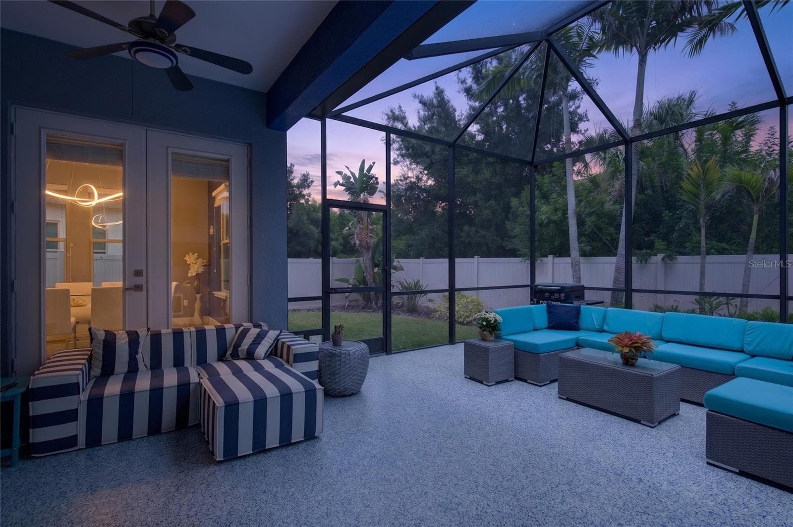 Time to enjoy comfort and privacy out on the lanai! - 735 116TH CT NE, BRADENTON