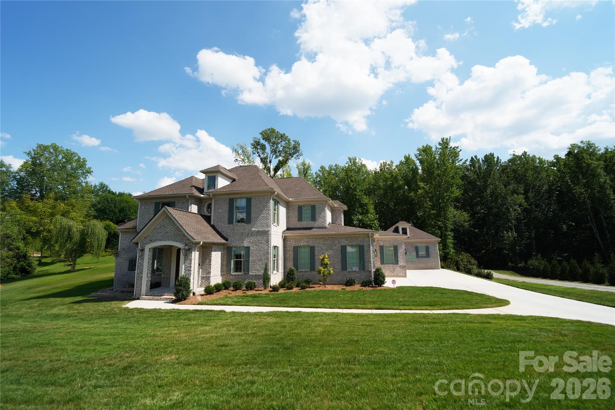 Single Family Residence at 03 Lurecliff Place, Fort Mill, photo 2 of 11
