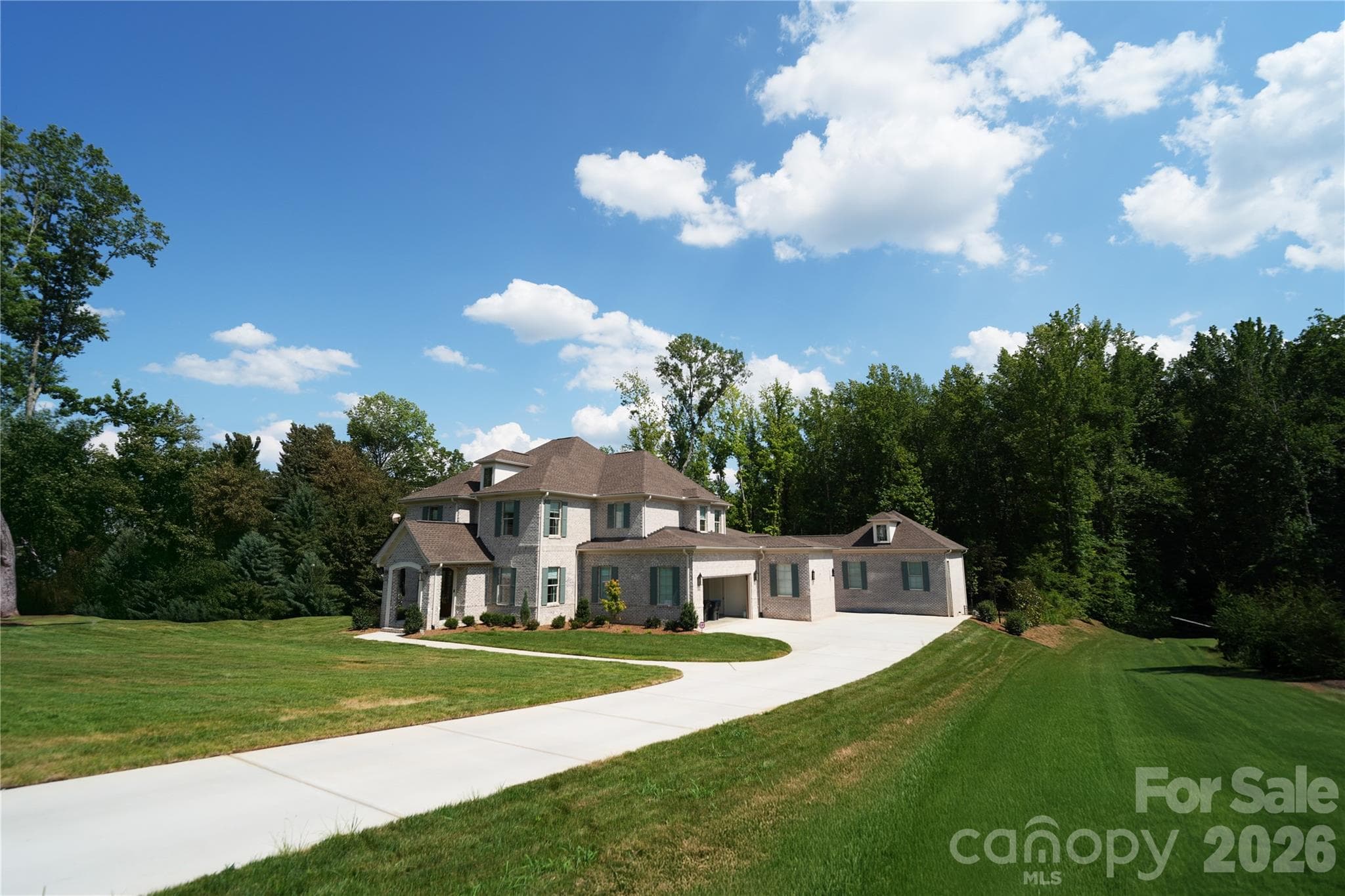 Single Family Residence at 03 Lurecliff Place, Fort Mill, photo 3 of 11