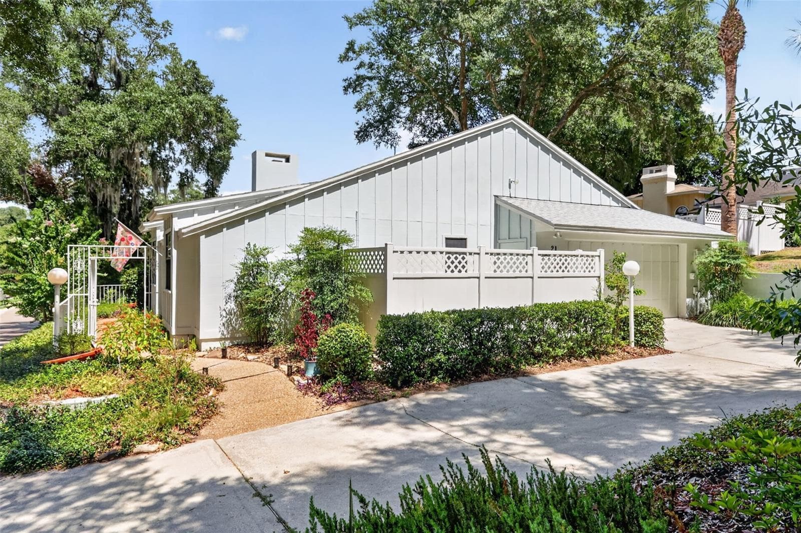 Single Family Residence at 21 TOWNHILL DR, EUSTIS, photo 2 of 31