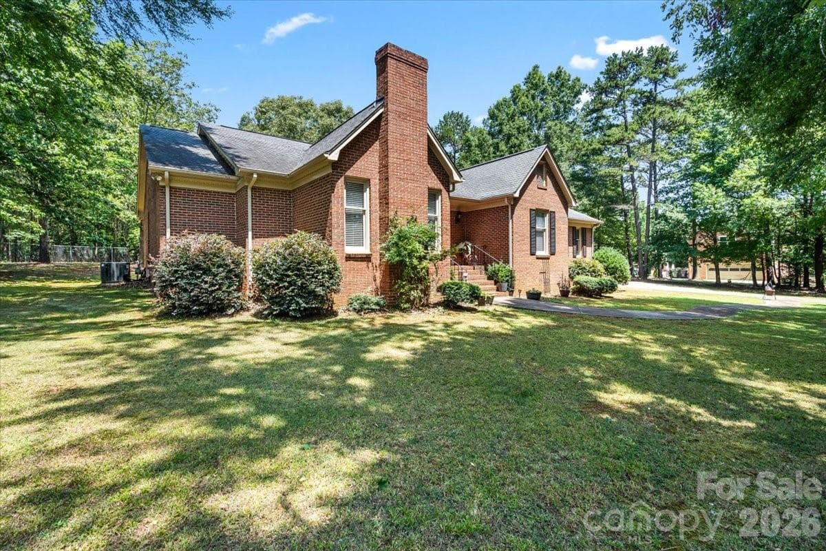 Single Family Residence at 14410 Youngblood Road, Charlotte, photo 3 of 42