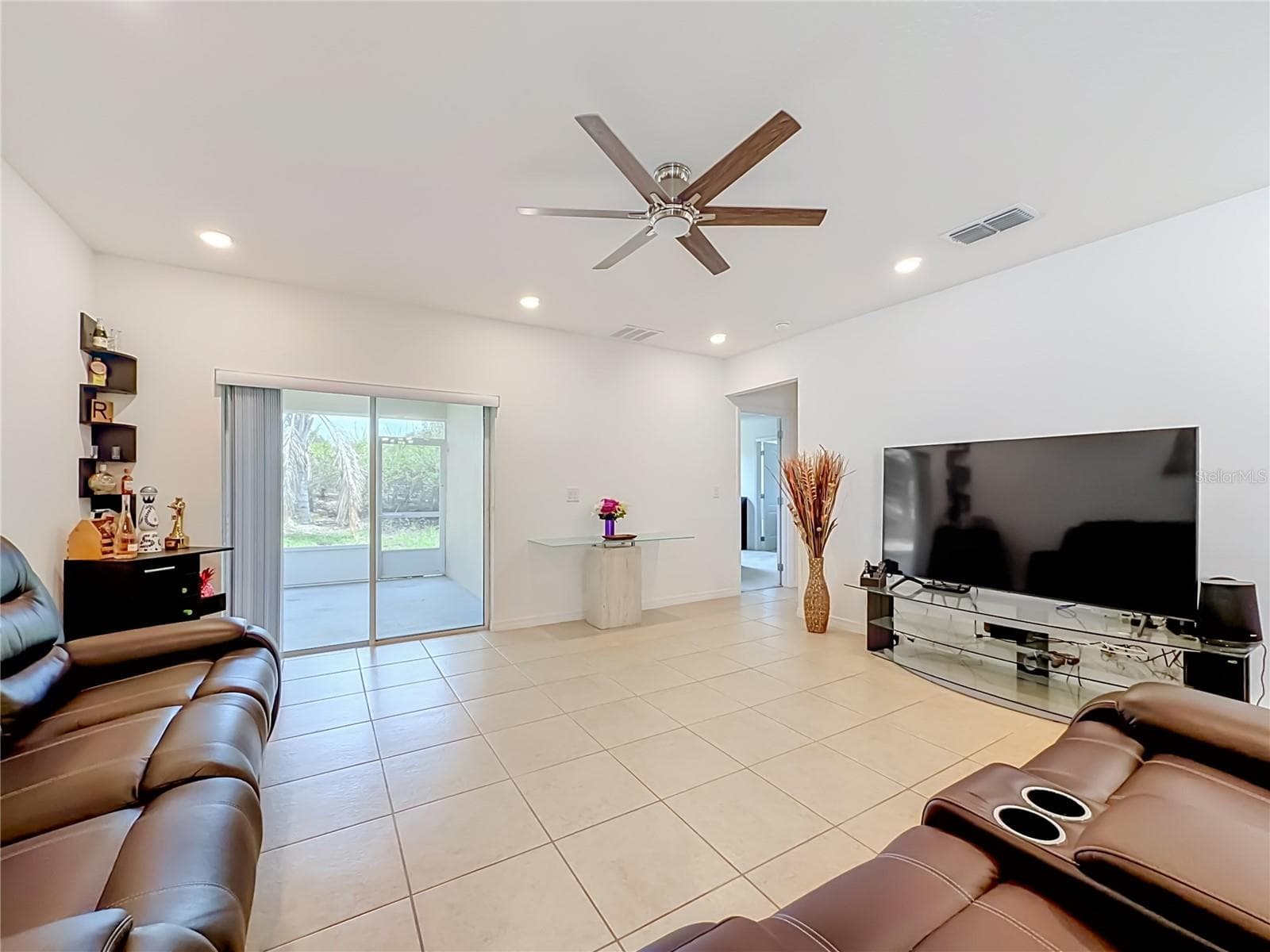 Single Family Residence at 1269 WATER WILLOW DR, GROVELAND, photo 6 of 52