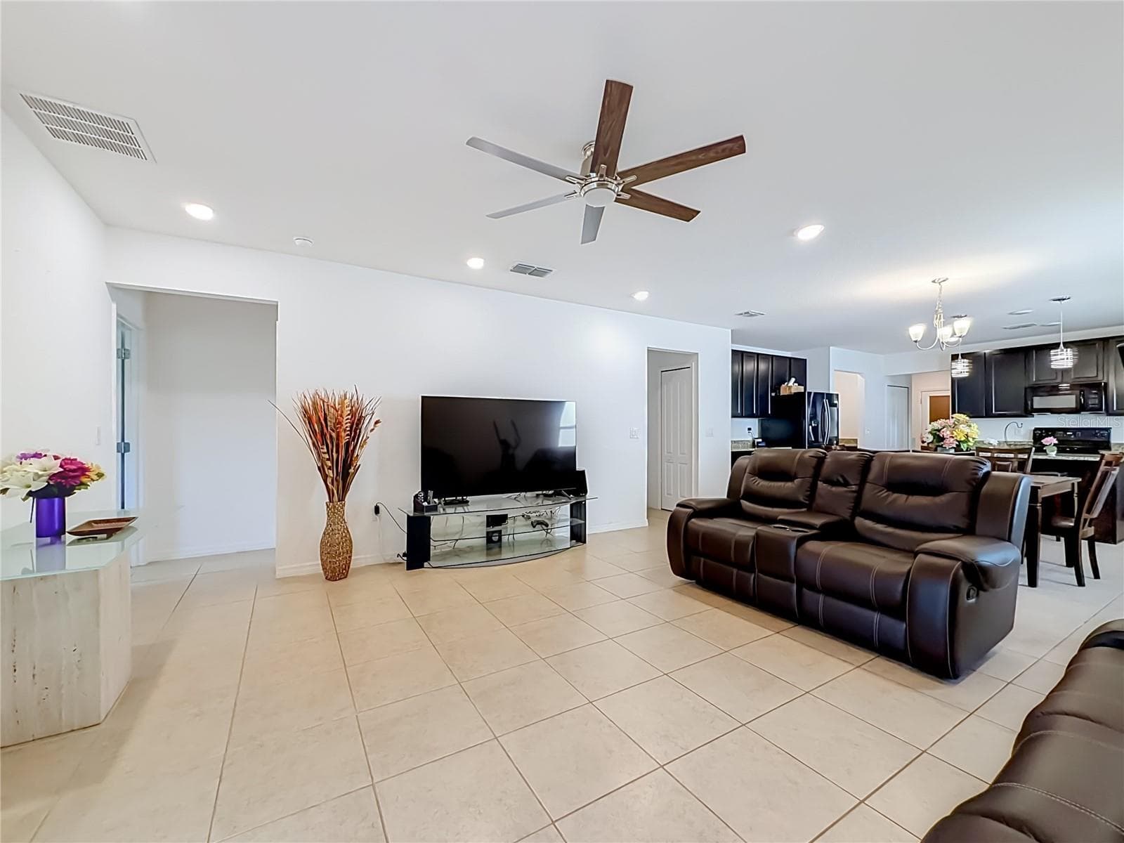 Single Family Residence at 1269 WATER WILLOW DR, GROVELAND, photo 7 of 52