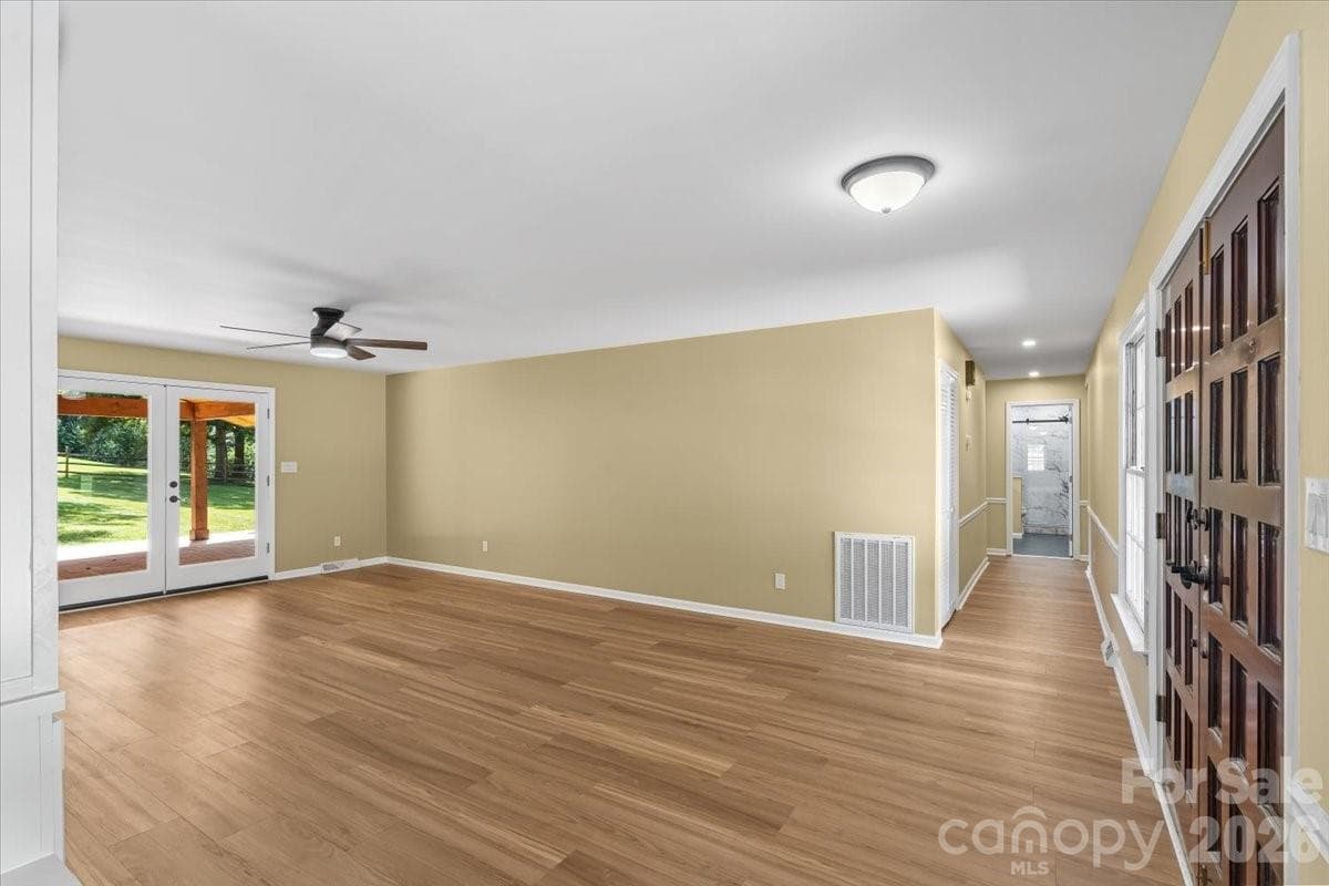 Single Family Residence at Hickory, photo 7 of 38