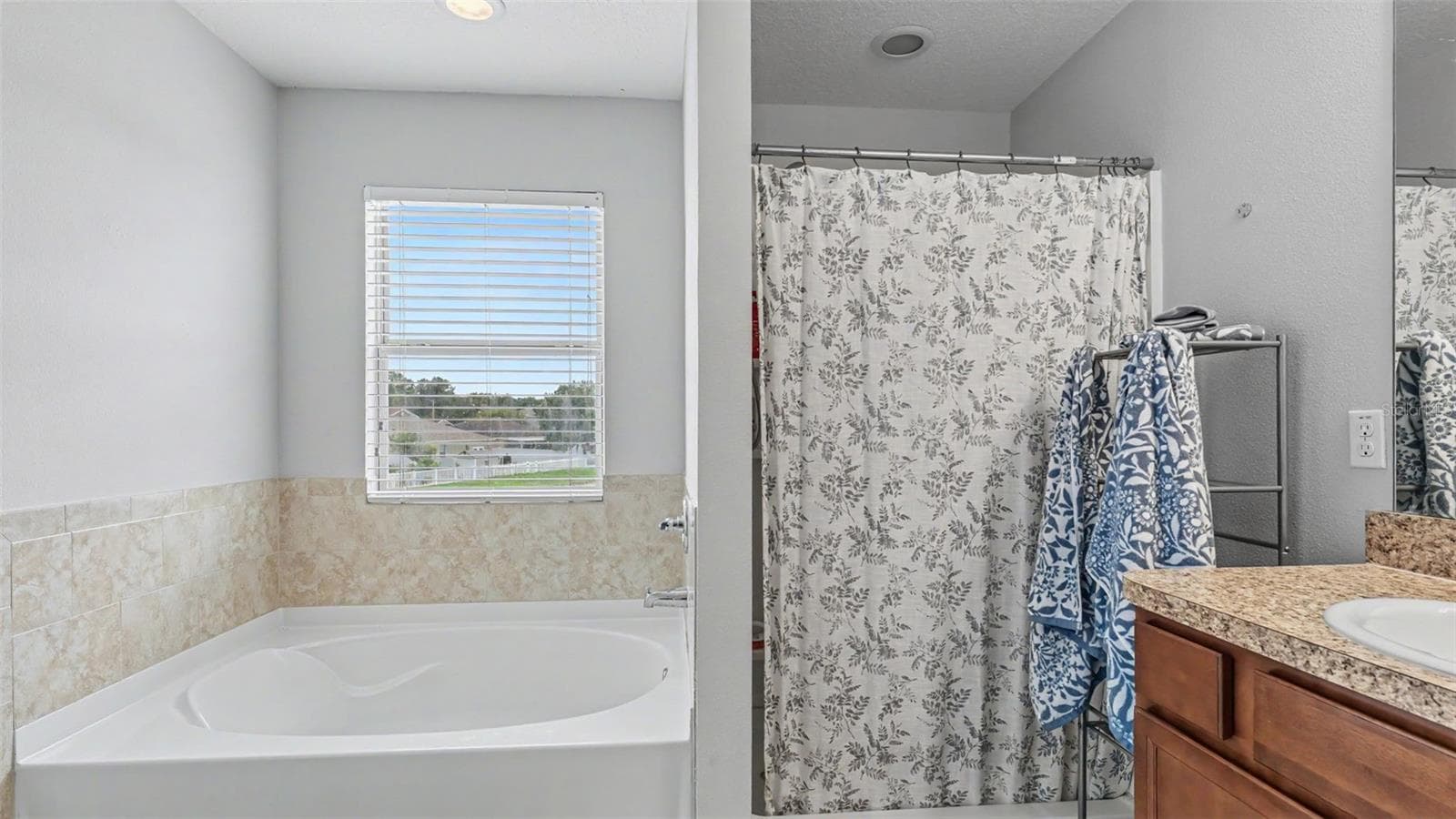 Single Family Residence at 2746 WALDEN WOODS DR, PLANT CITY, photo 33 of 61