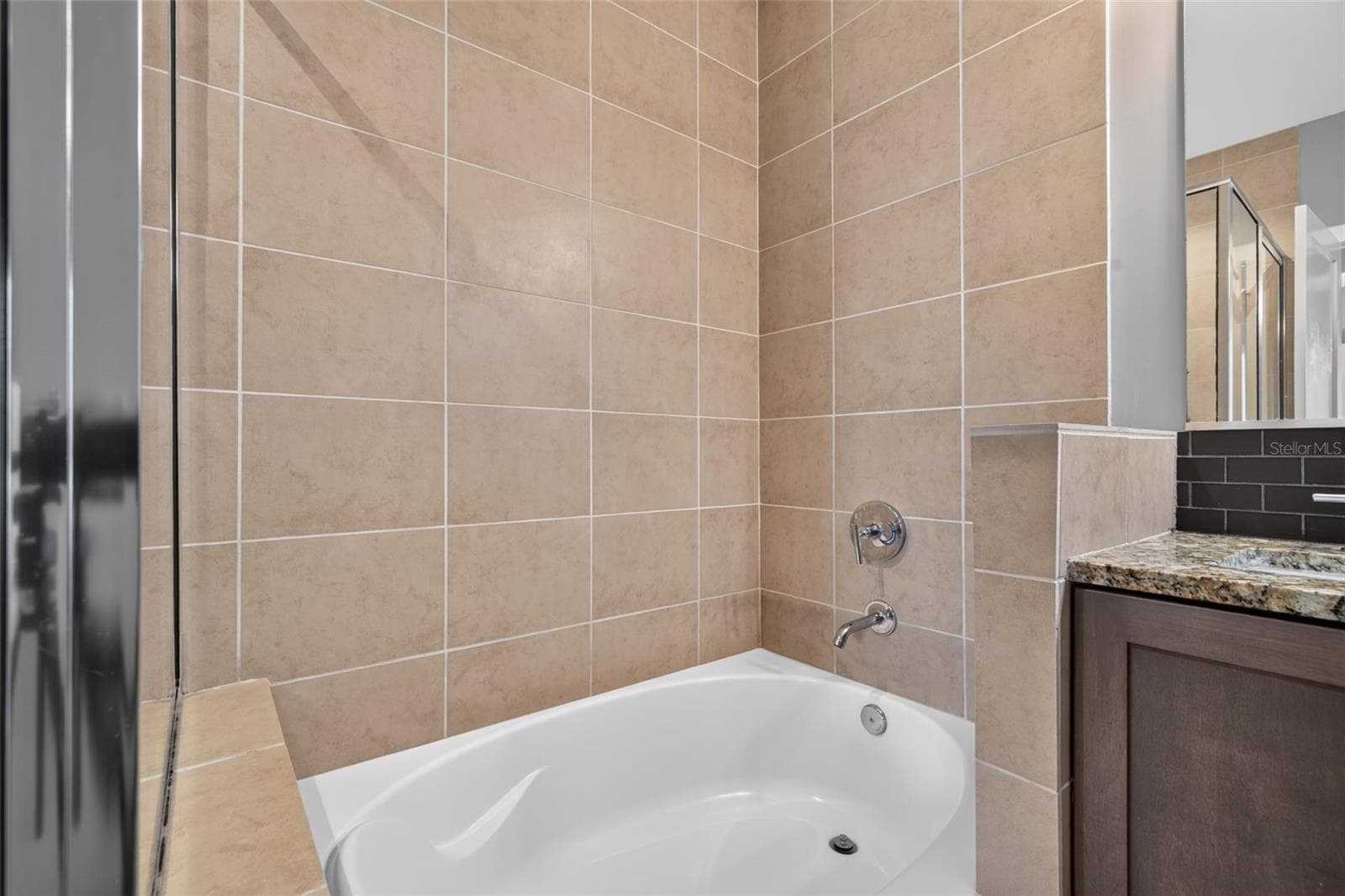 Condominium at 400 4TH AVE S #408, ST PETERSBURG, photo 18 of 33