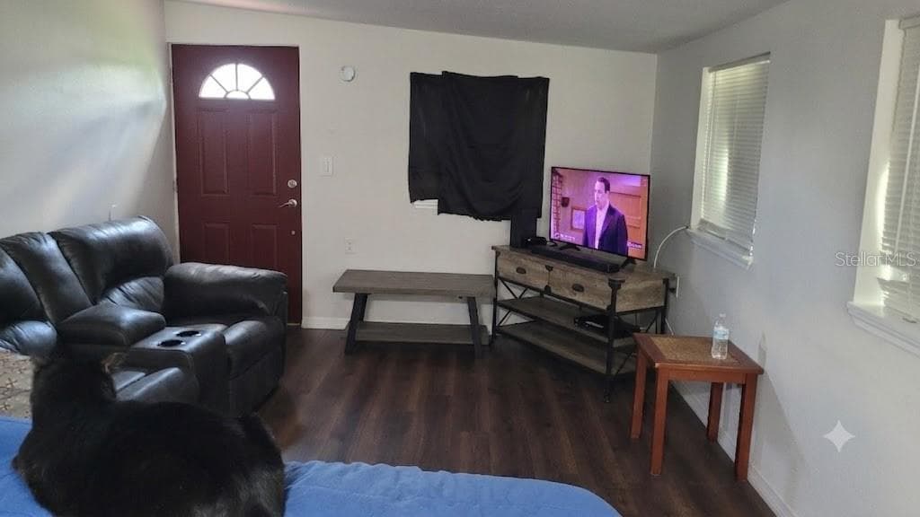 front door/ai use to clear the space. - 3013 LAUREL AVE, LAKE WALES
